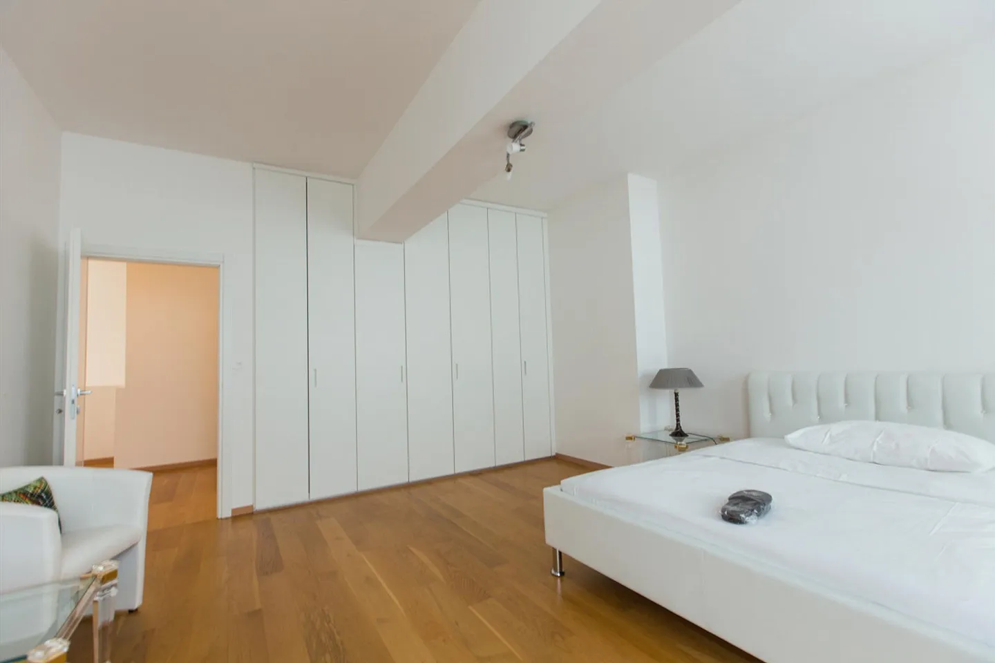 Appartamento arredato di lusso con 3.5 stanze e servizio nel centro di Biel - Foto 6 di 11