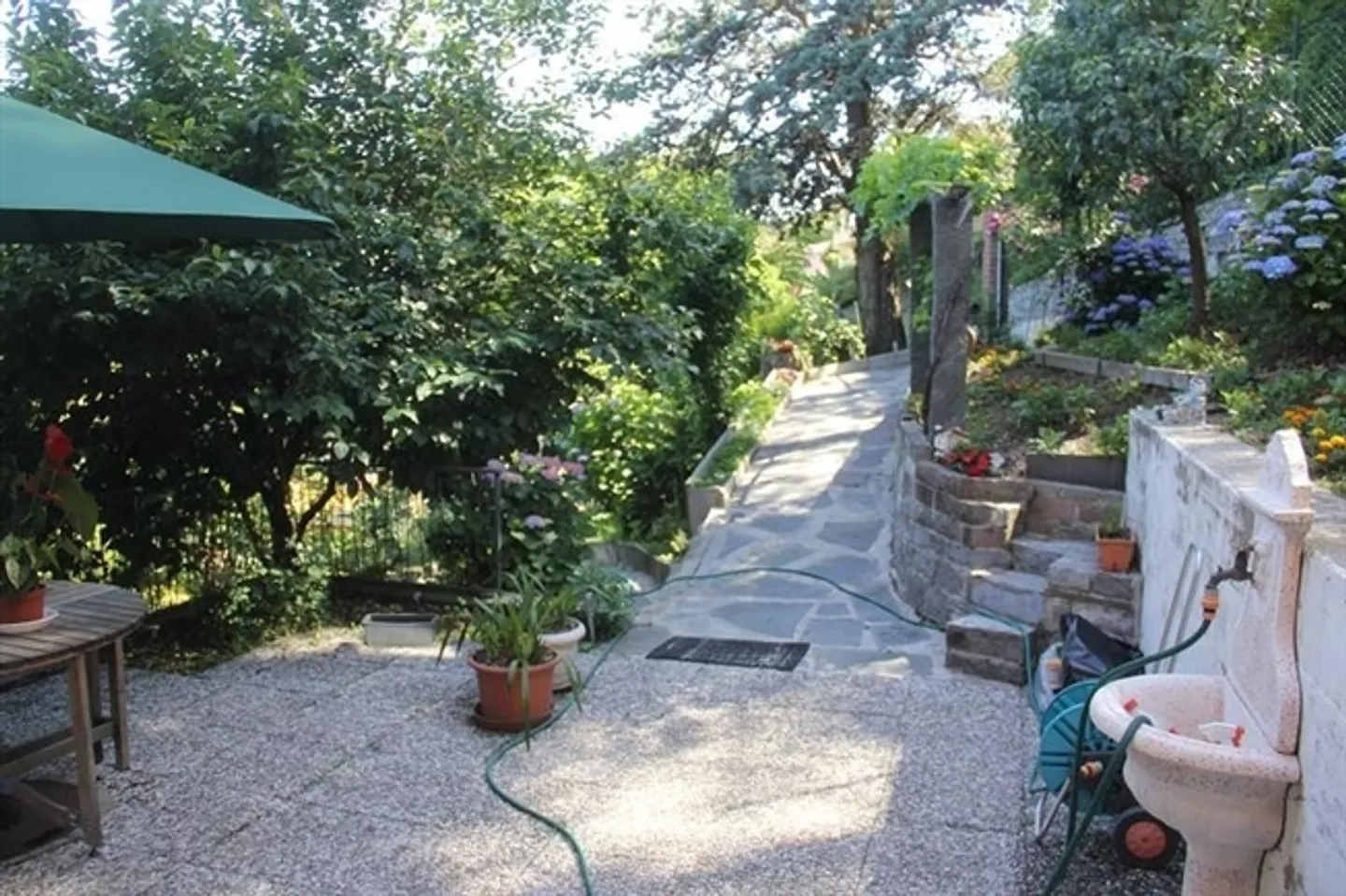 «Appartamento di 3 ½ locali in bifamiliare con giardino/terreno edificabile» - Foto 2 di 11