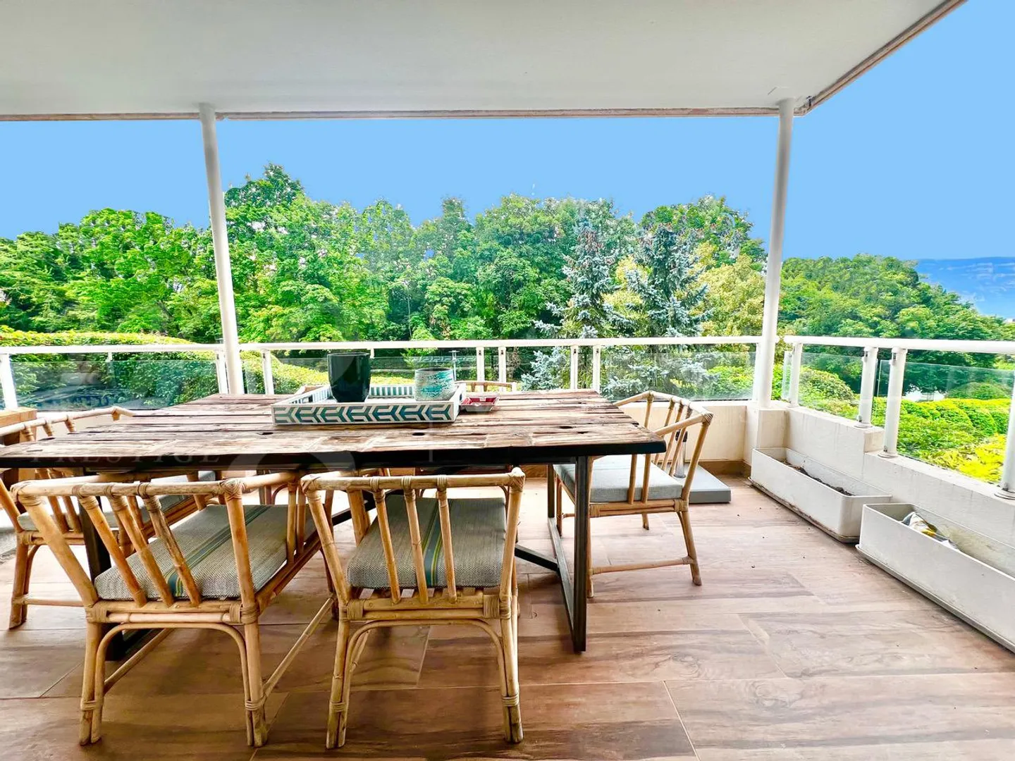 CIRCONDATO DA VERDE CON VISTA LIBERA! VICINO AL VILLAGGIO! MAGNIFICO APPARTAMENTO - Foto 1 di 9