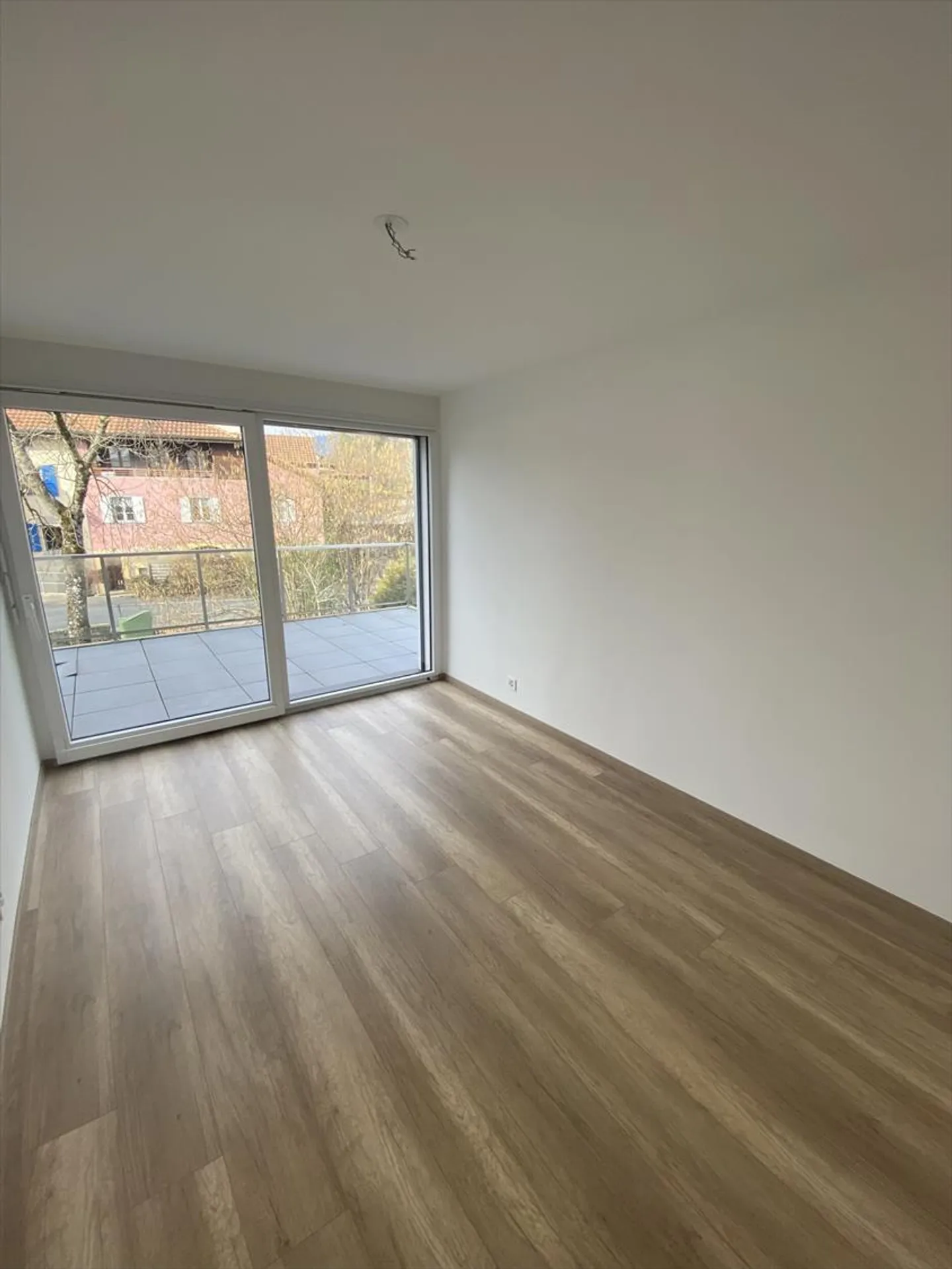 Geräumige 4,5-Zimmer-Wohnung im 1. Stock mit Balkon - Foto 7 von 10