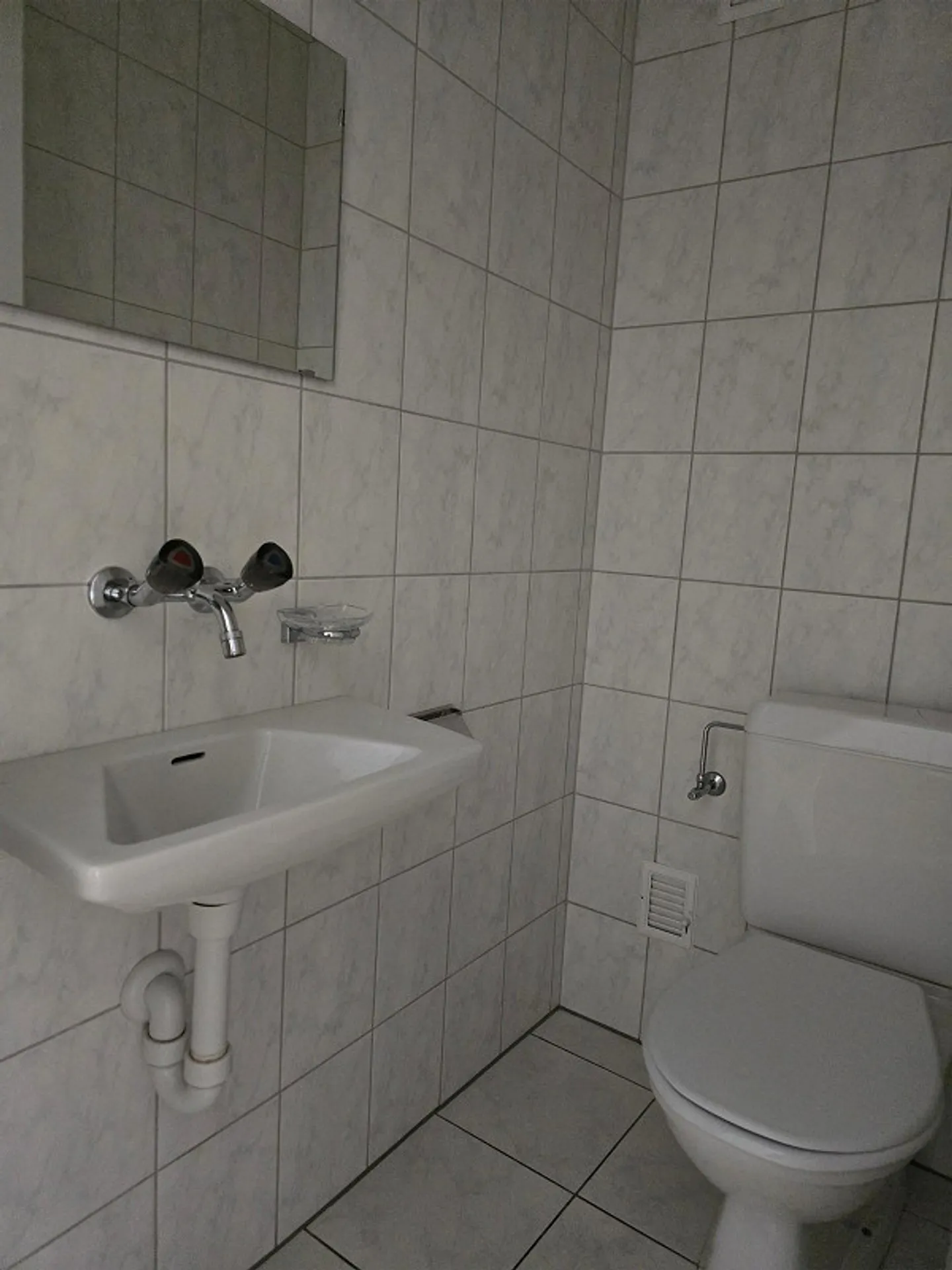 Sympathetic Family Apartment - Photo 5 of 12