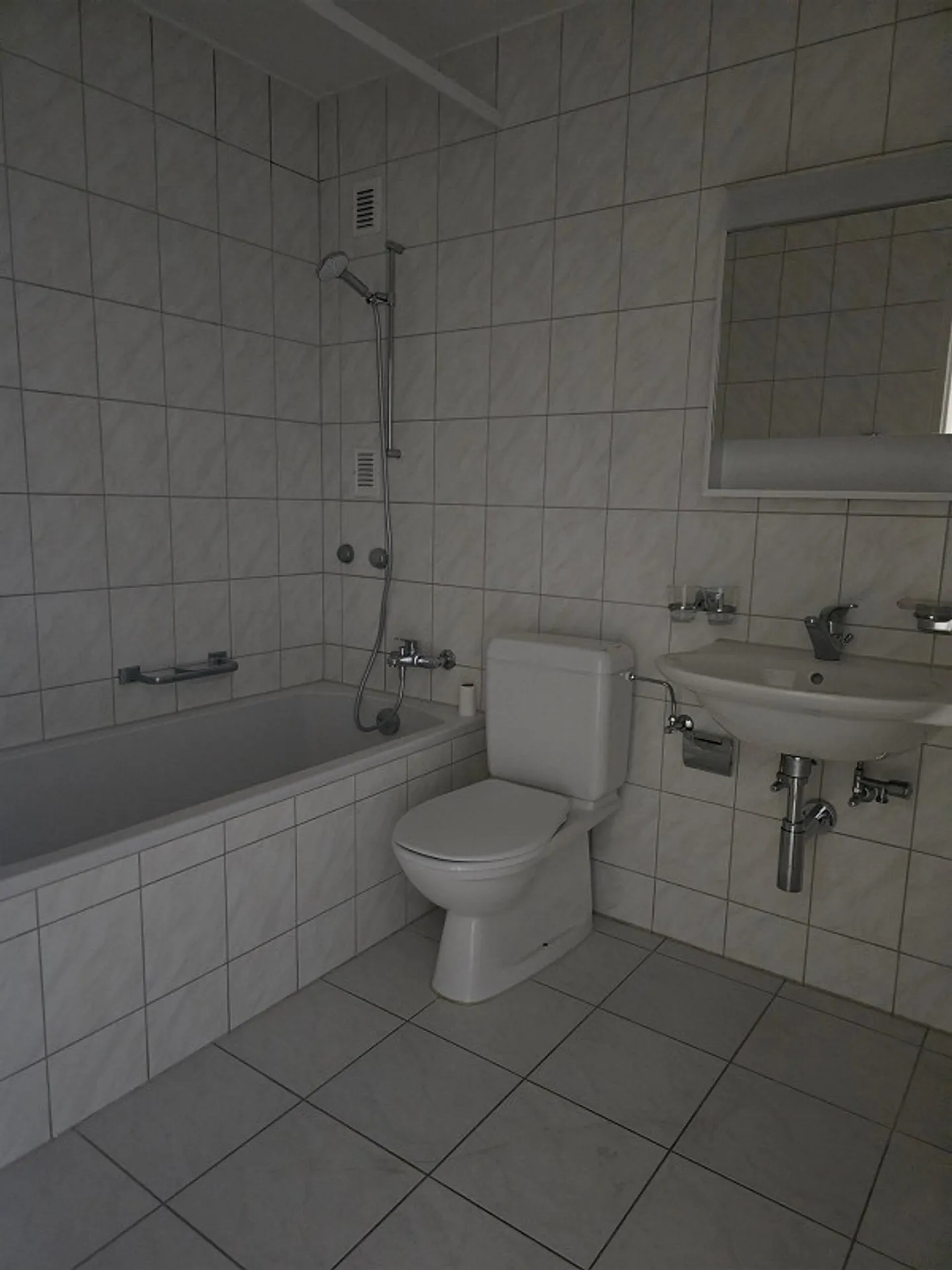 Sympathetic Family Apartment - Photo 6 of 12