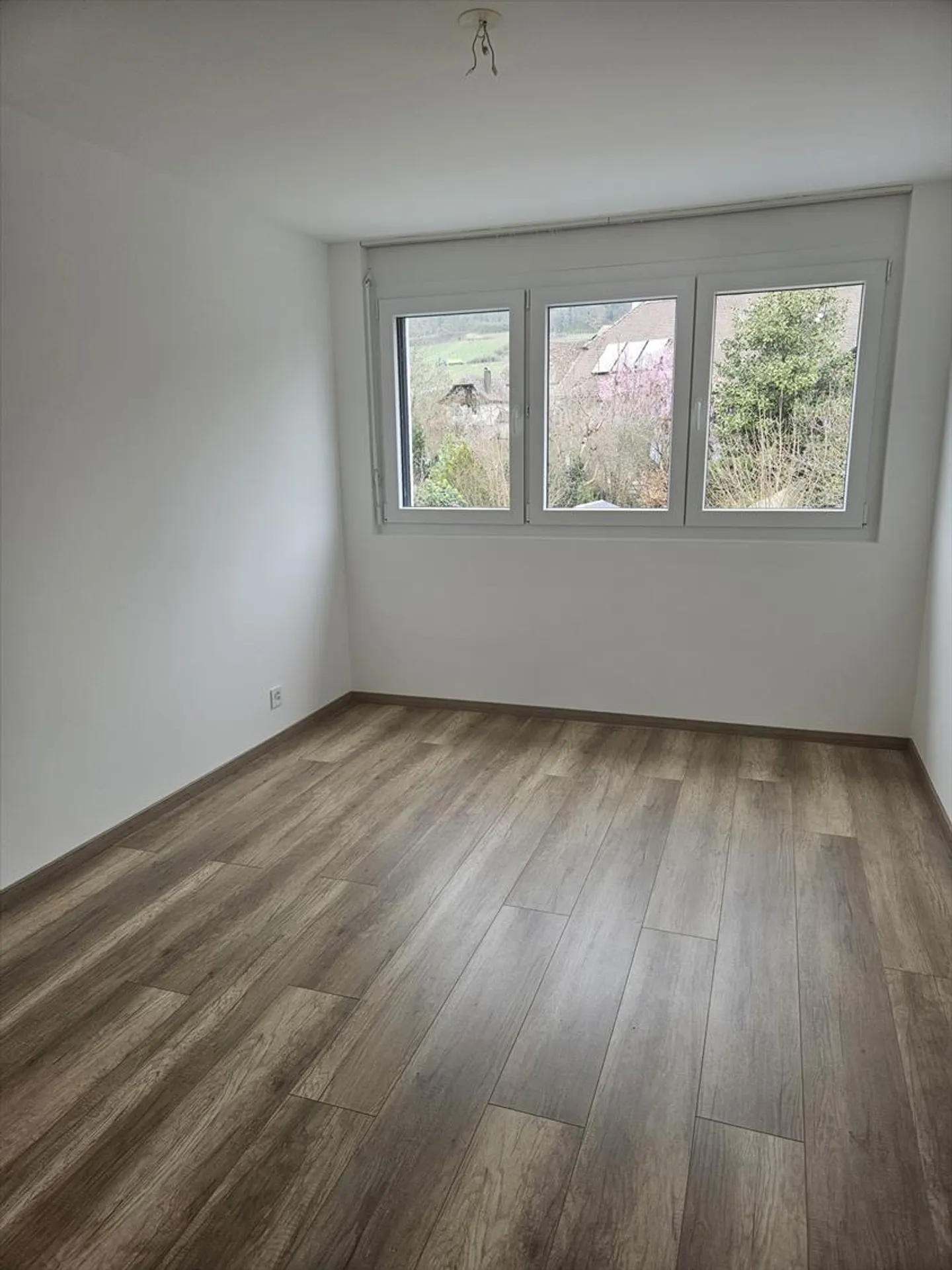 Geräumige 4,5-Zimmer-Wohnung im 1. Stock mit Balkon - Foto 8 von 10