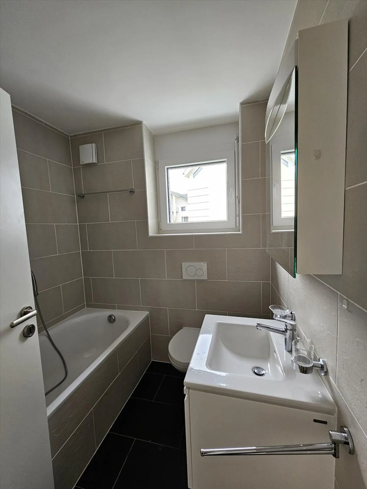 Geräumige 4,5-Zimmer-Wohnung im 1. Stock mit Balkon - Foto 6 von 10