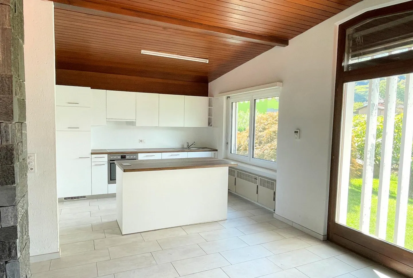 Single-storey house with large land in a quiet area - Photo 11 of 18