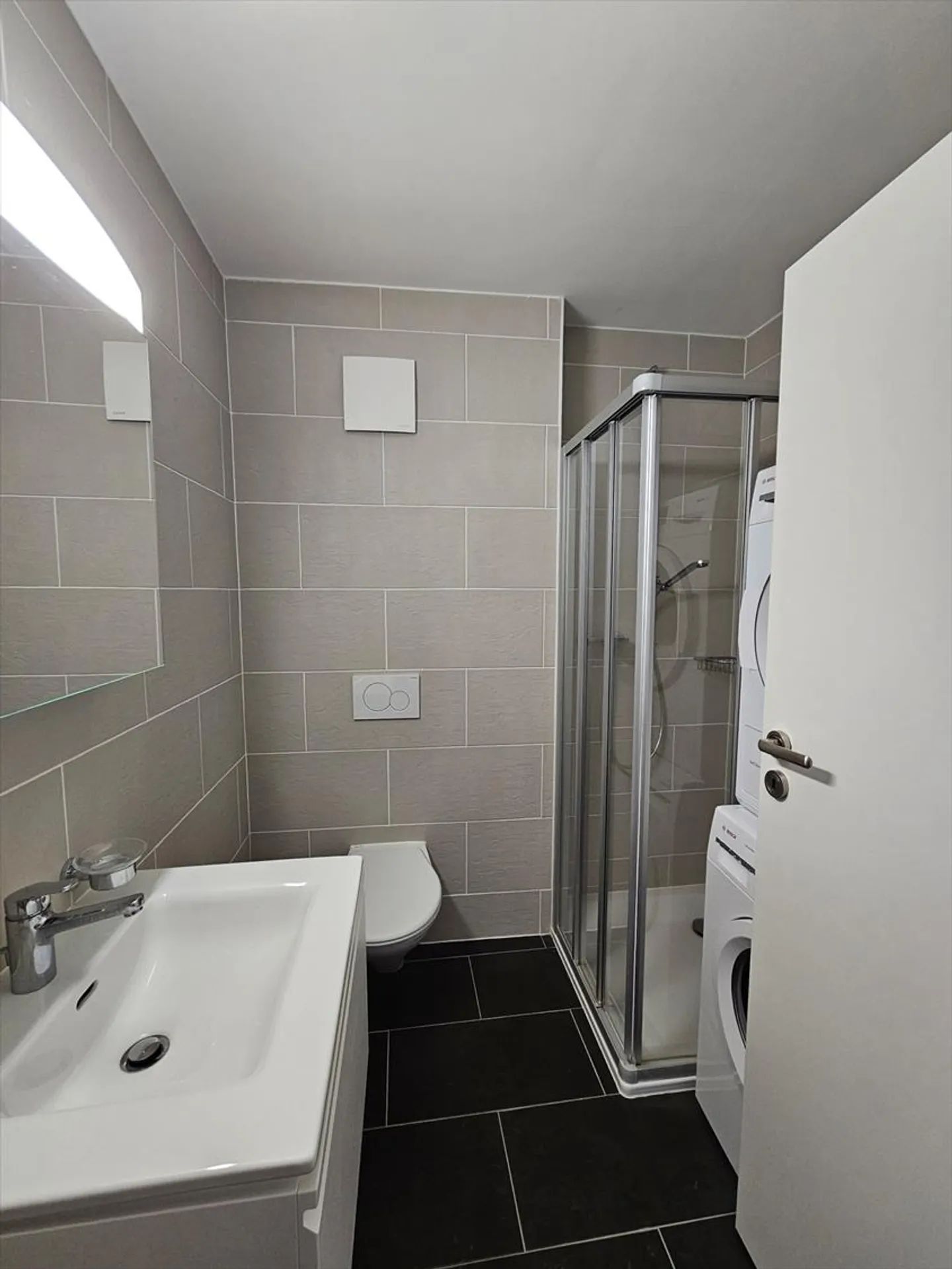 Geräumige 4,5-Zimmer-Wohnung im 1. Stock mit Balkon - Foto 9 von 10