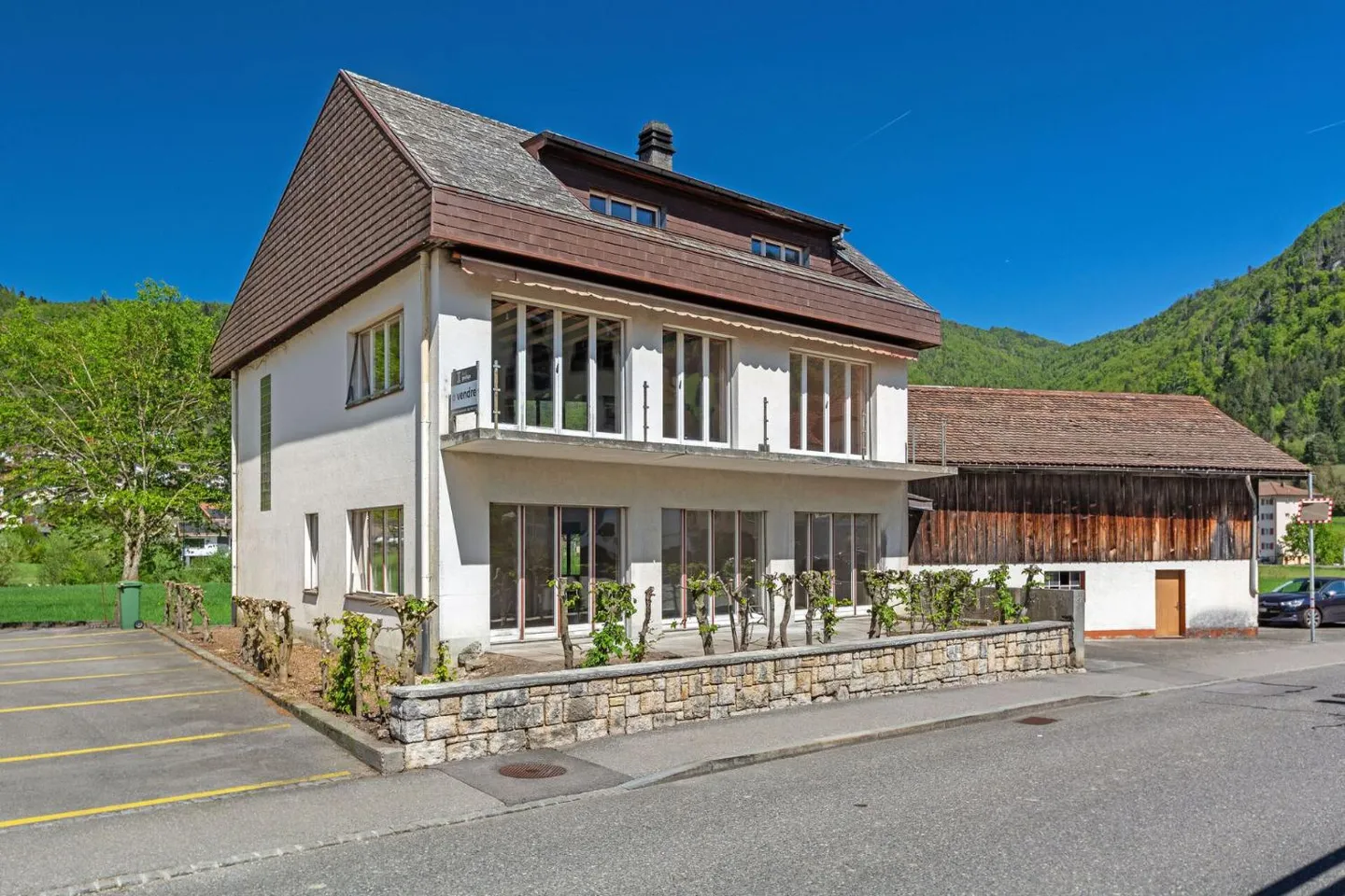 Sonceboz, Maison à rénover avec grange - Photo 1 sur 12