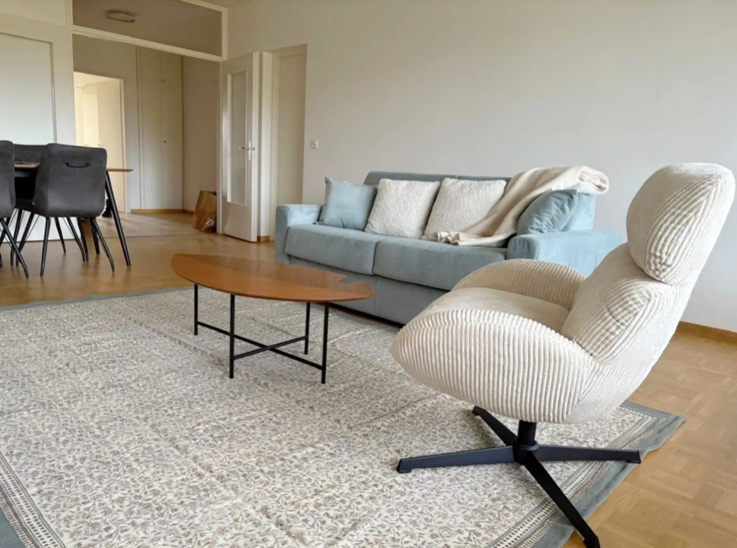 Bel appartement meublé de 2,5 pièces à Eaux-Vives - Photo 1 sur 5