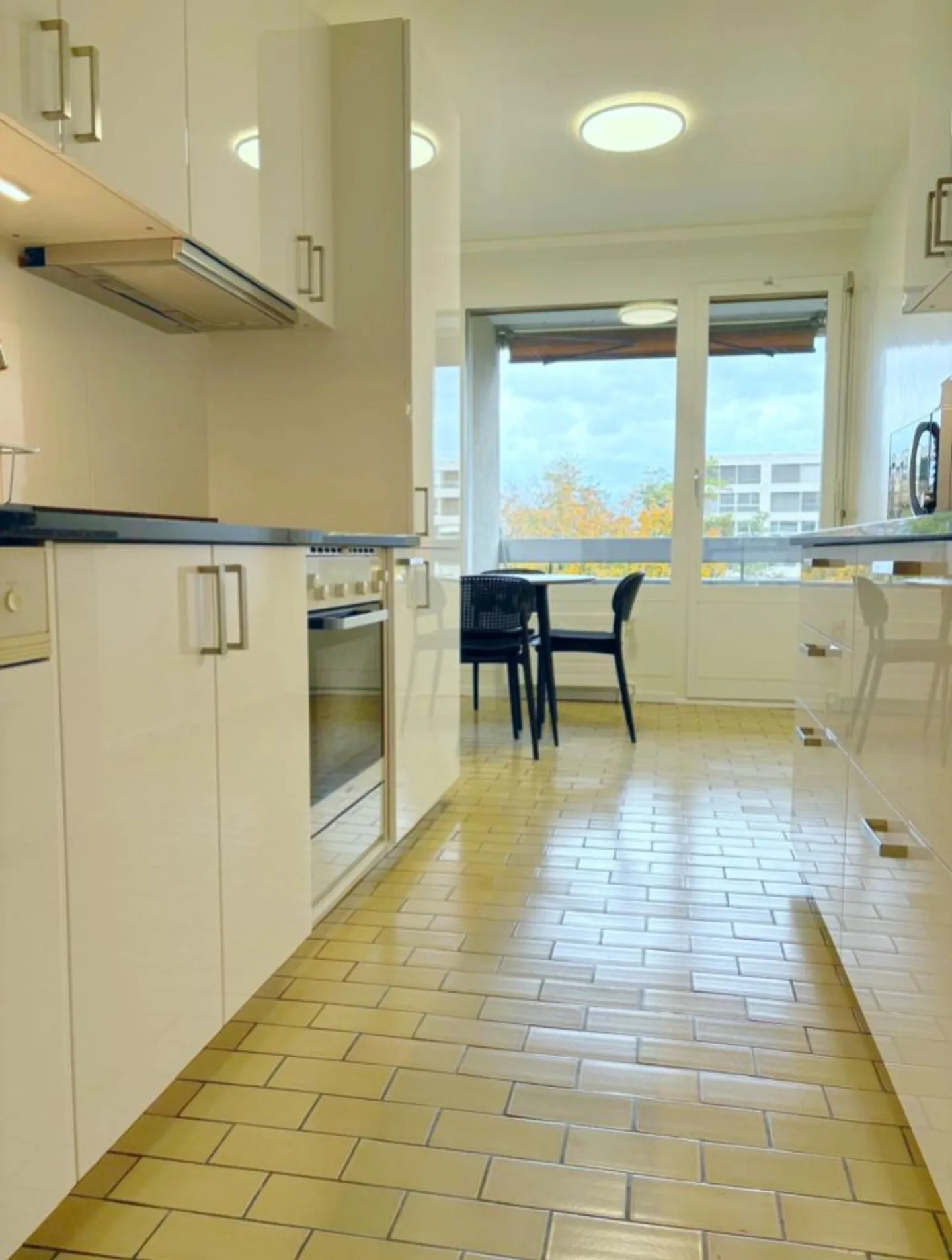 Bel appartement meublé de 2,5 pièces à Eaux-Vives - Photo 2 sur 5