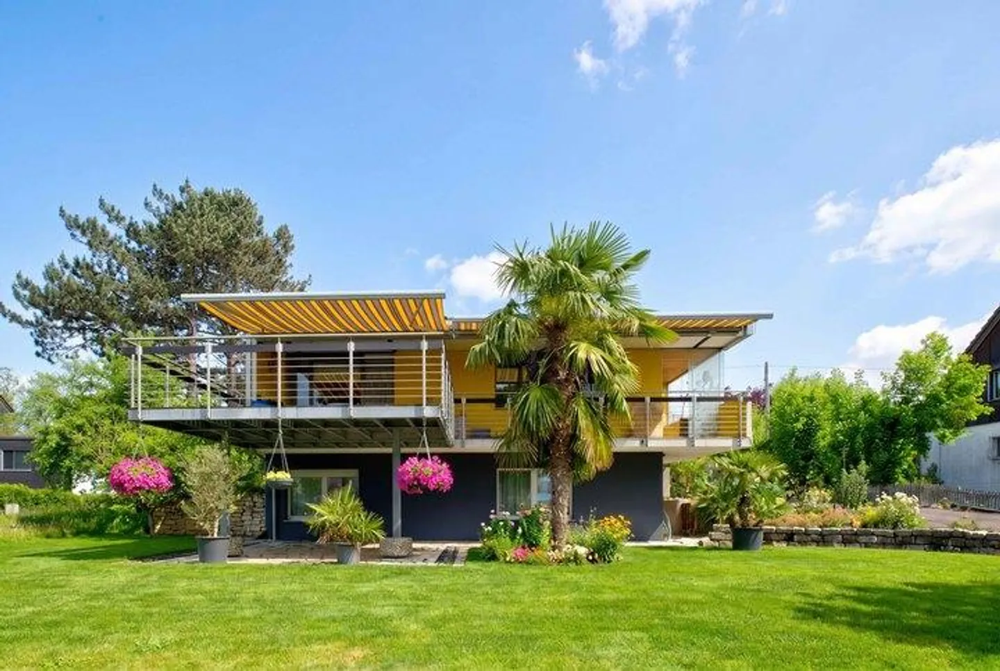 TIMELESS LIVING CLASSIC WITH SURROUNDINGS - Photo 1 of 8