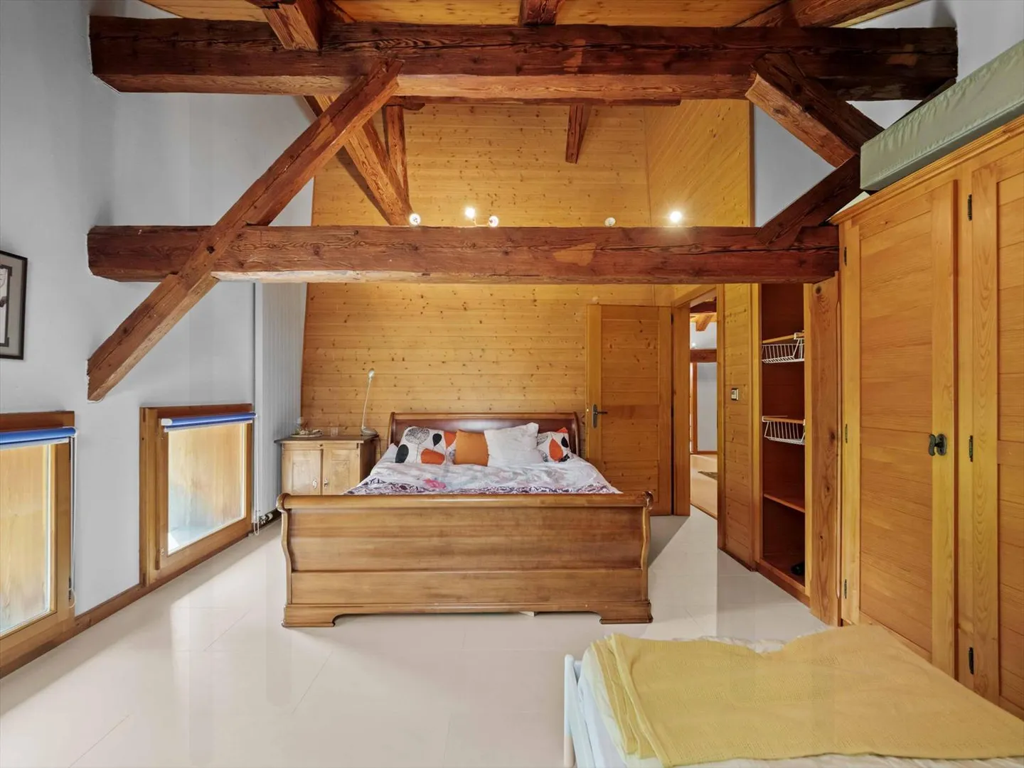 Sumptuous triplex apartment with 8.5 rooms in a listed renovated farmhouse, at c - Photo 9 of 13