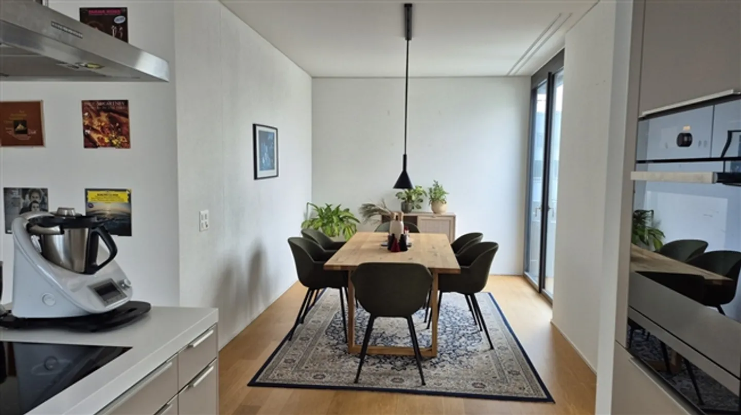 APPARTEMENT SOUS LES TOITS DE 1 CHAMBRE À ZURICH - QUARTIER INDUSTRIEL 5, MEUBLÉ, TEMPORAIRE - Photo 1 sur 5