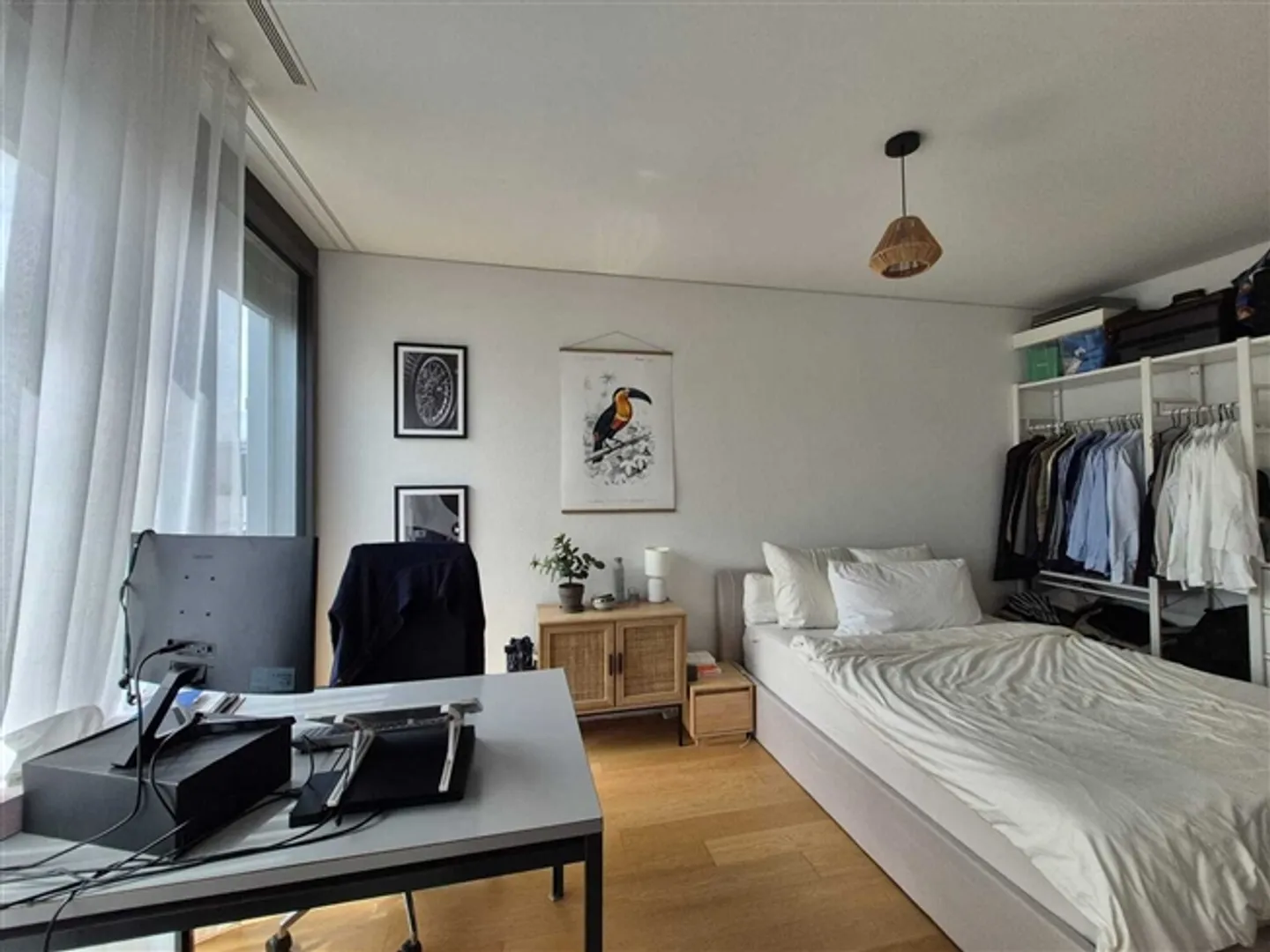 APPARTEMENT SOUS LES TOITS DE 1 CHAMBRE À ZURICH - QUARTIER INDUSTRIEL 5, MEUBLÉ, TEMPORAIRE - Photo 3 sur 5