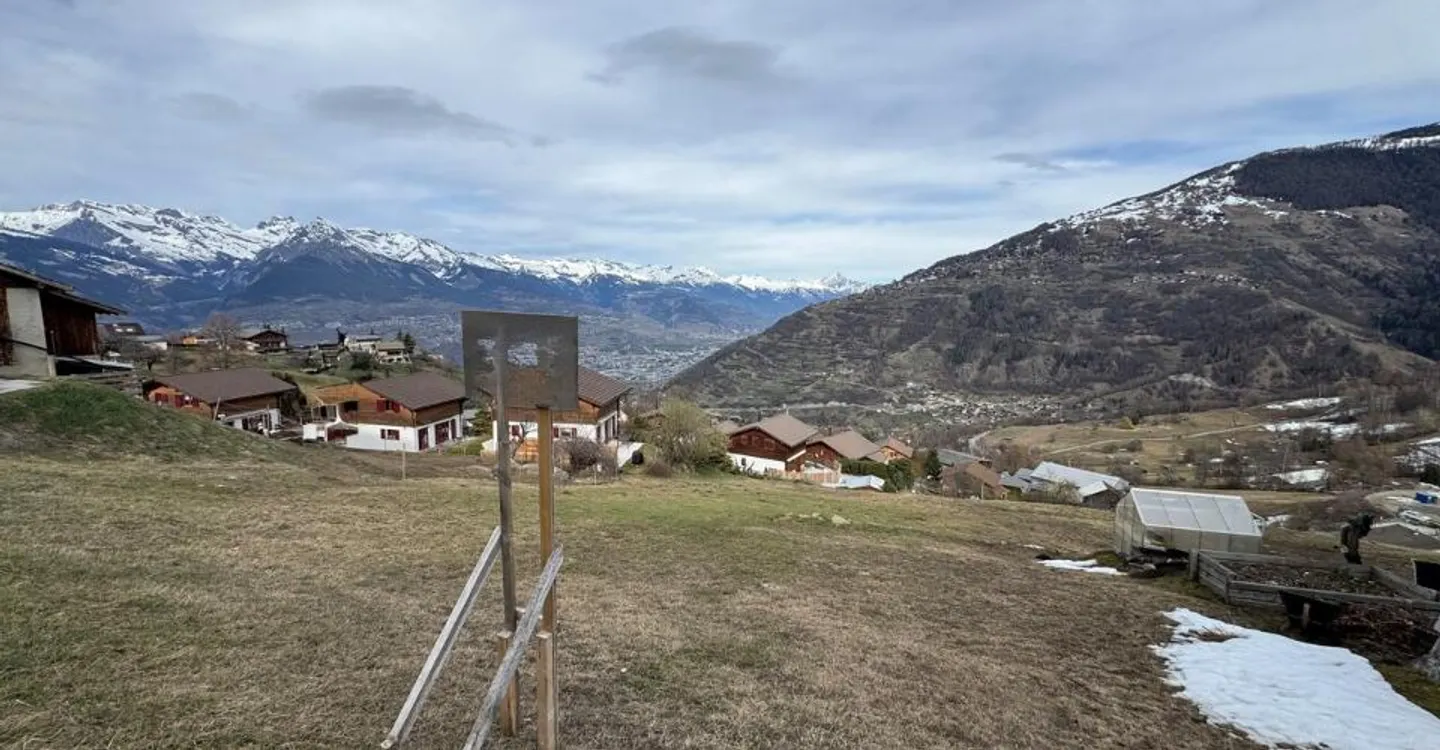 Very attractive building plot in residential zone, in Sornard, Nendaz - Photo 1 of 3