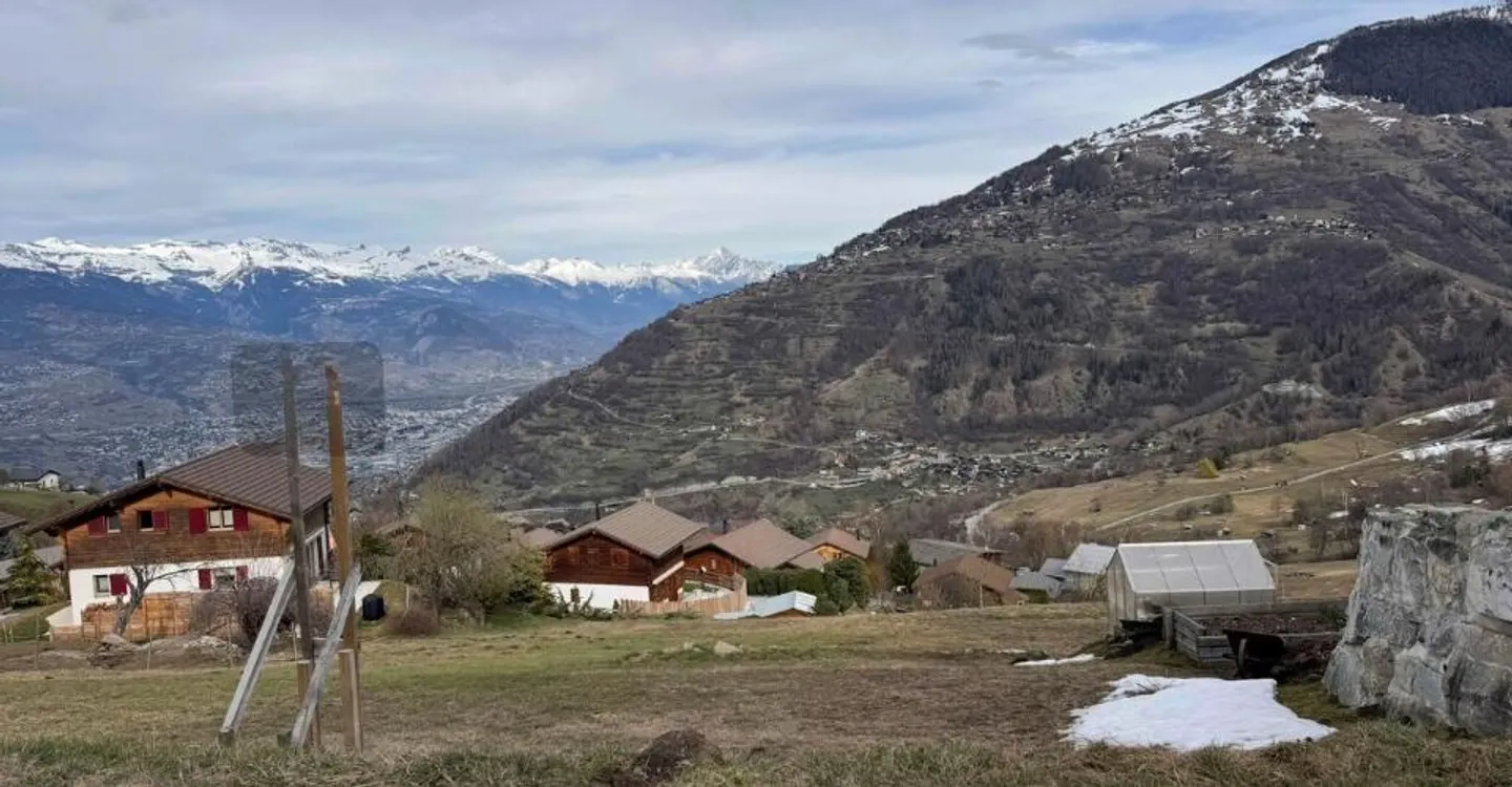 Very attractive building plot in residential zone, in Sornard, Nendaz - Photo 2 of 3