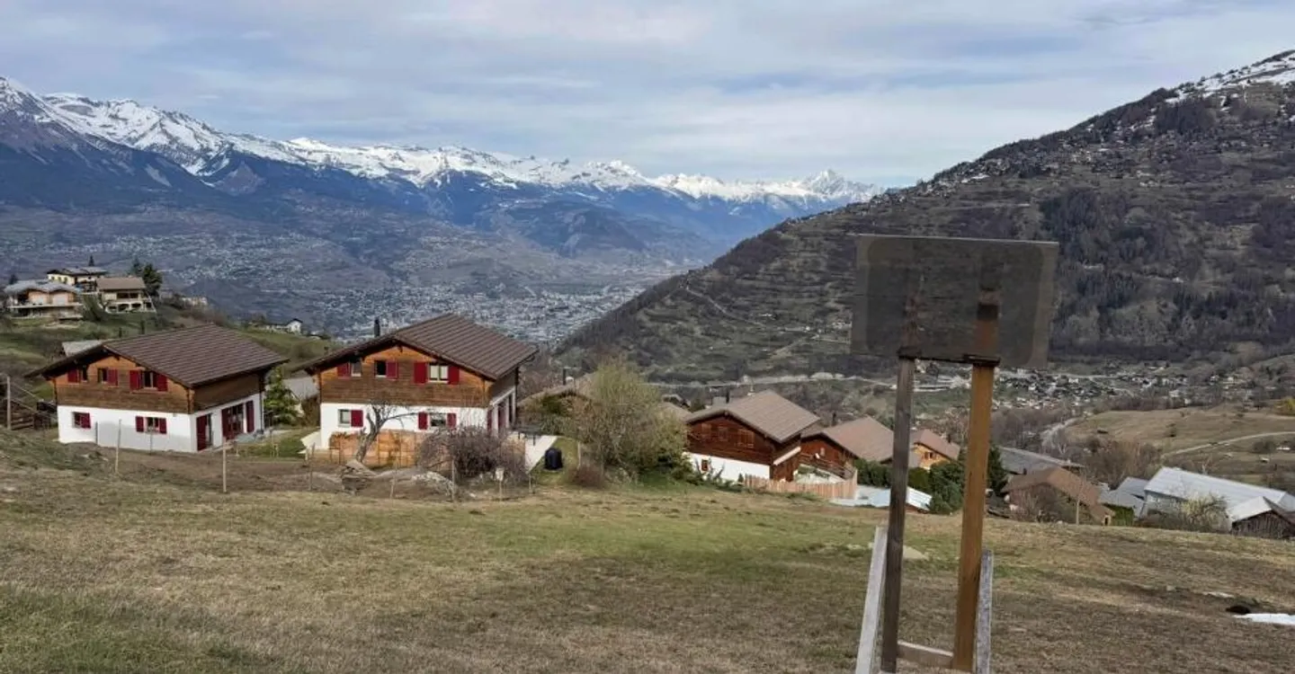 Very attractive building plot in residential zone, in Sornard, Nendaz - Photo 3 of 3
