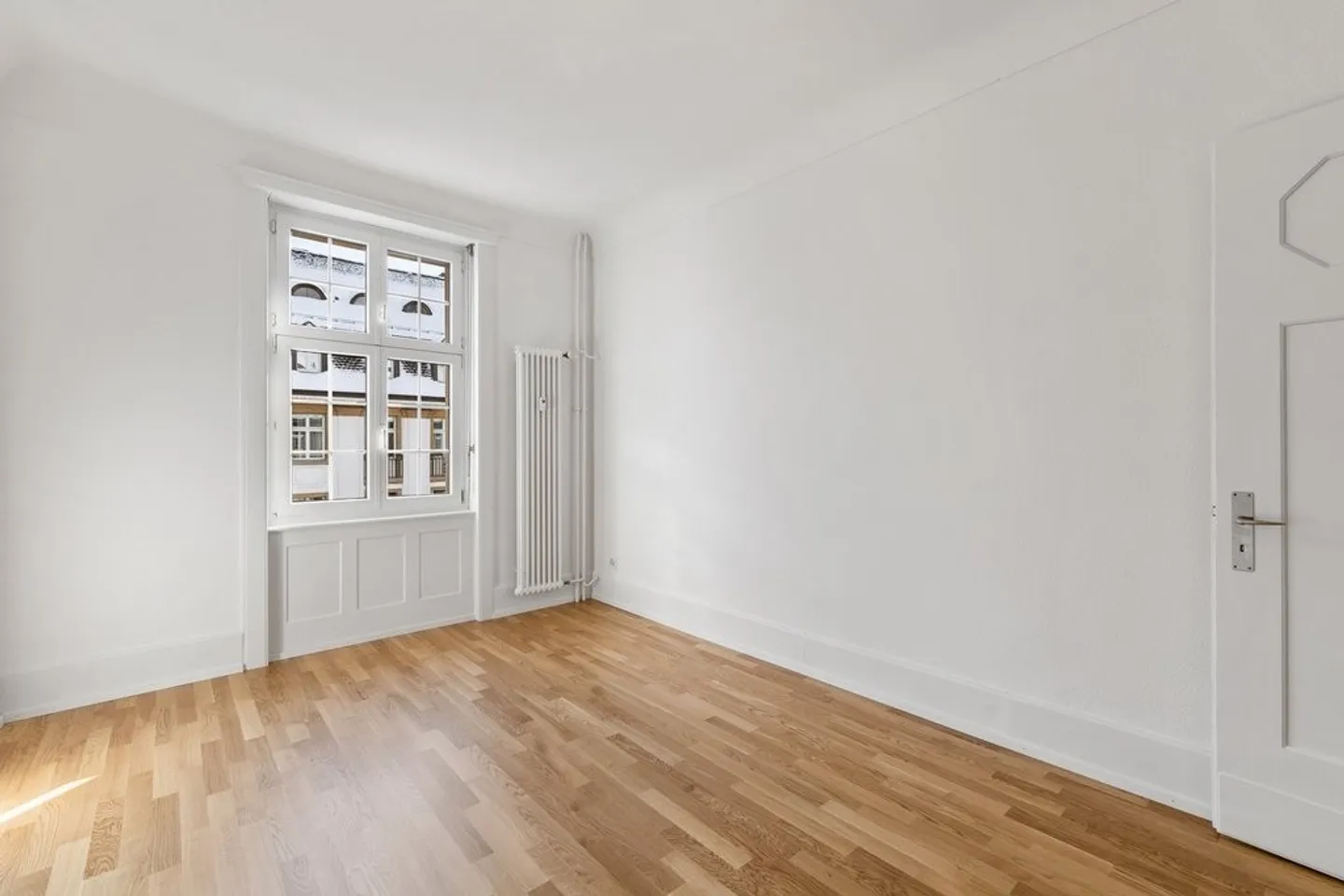 Vivere in una posizione privilegiata: Luminoso appartamento di 5 stanze - Foto 9 di 10