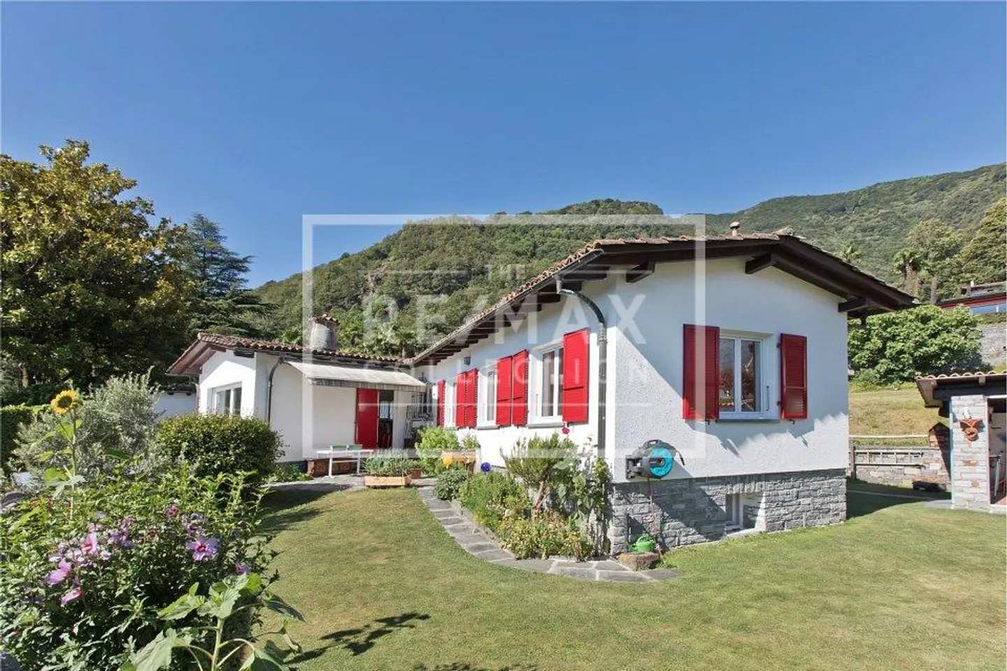 Maison avec un aperçu du lac - Photo 3 sur 13