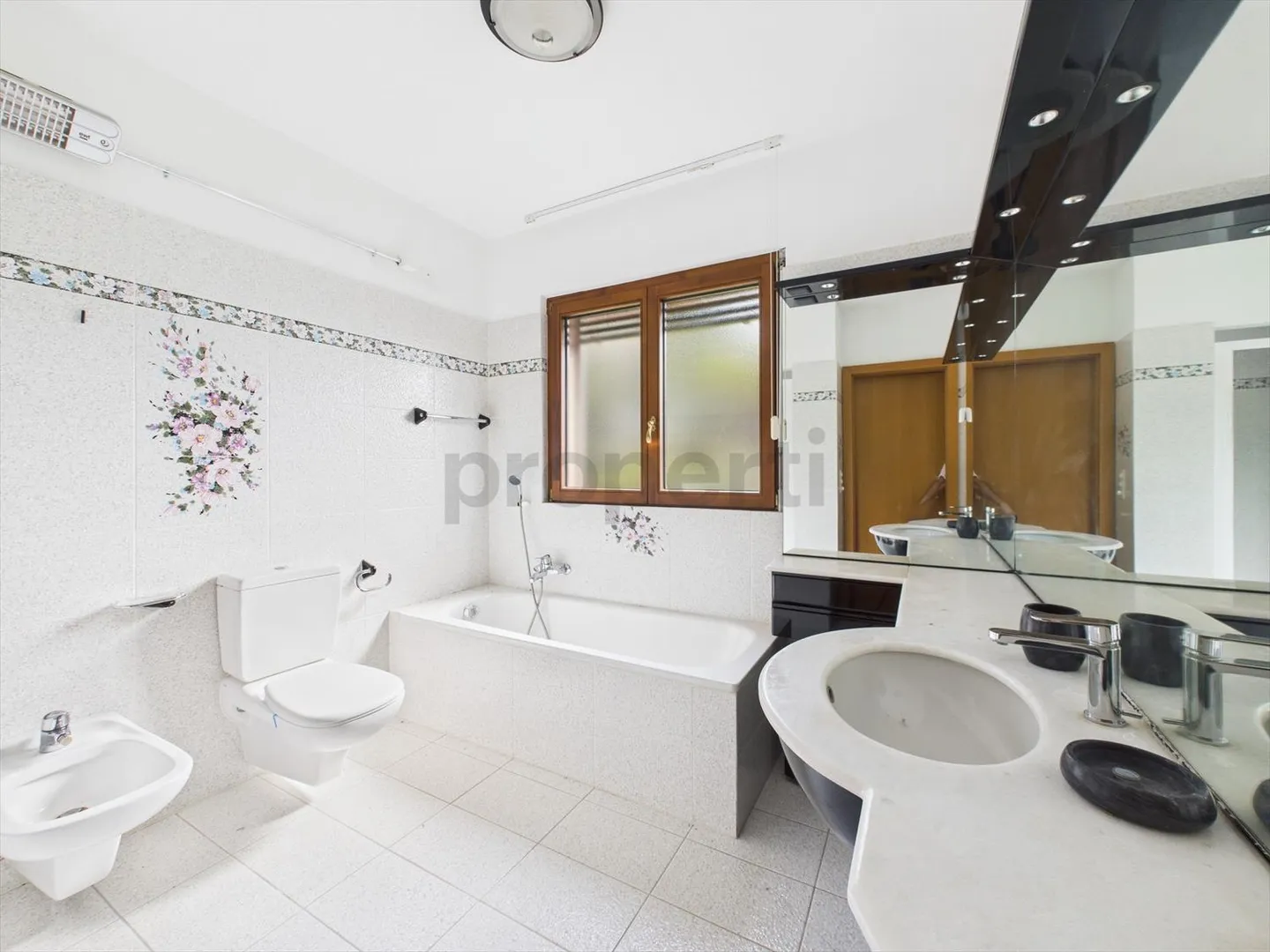 «Elegante villa di 7,5 locali in posizione privilegiata a Vacallo» - Foto 11 di 13