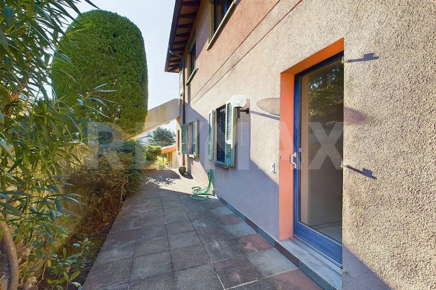 Comfortable 2-room apartment with garden and covered terrace - Photo 11 of 12