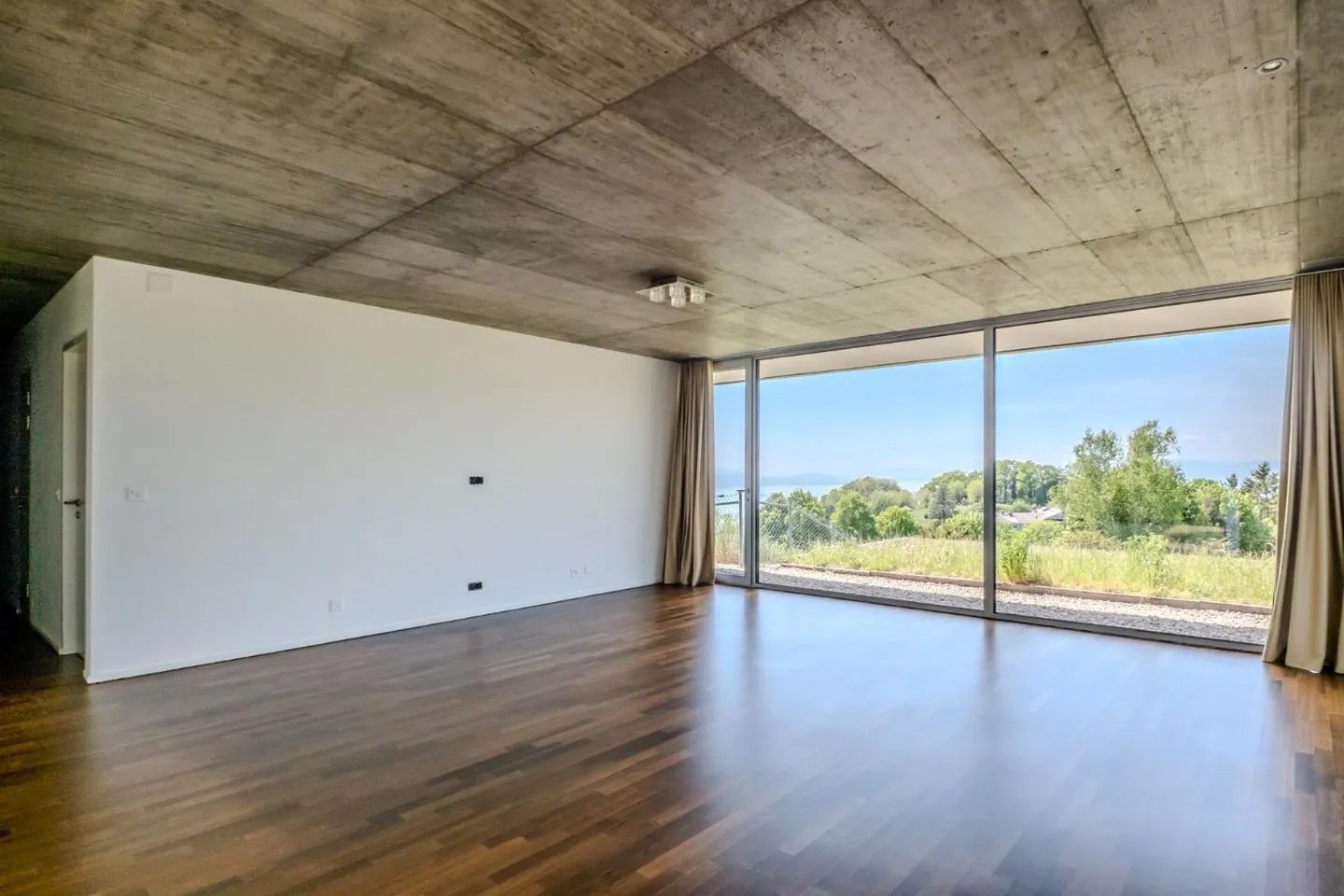 Appartement contemporain avec patio - Photo 7 sur 13