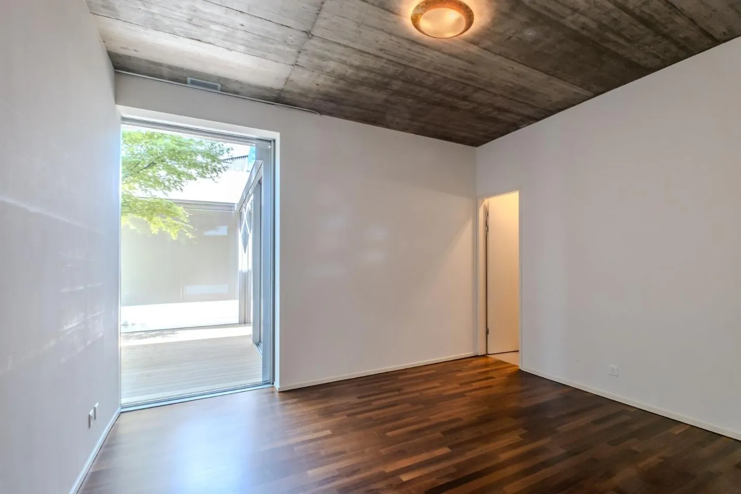 Appartement contemporain avec patio - Photo 8 sur 13