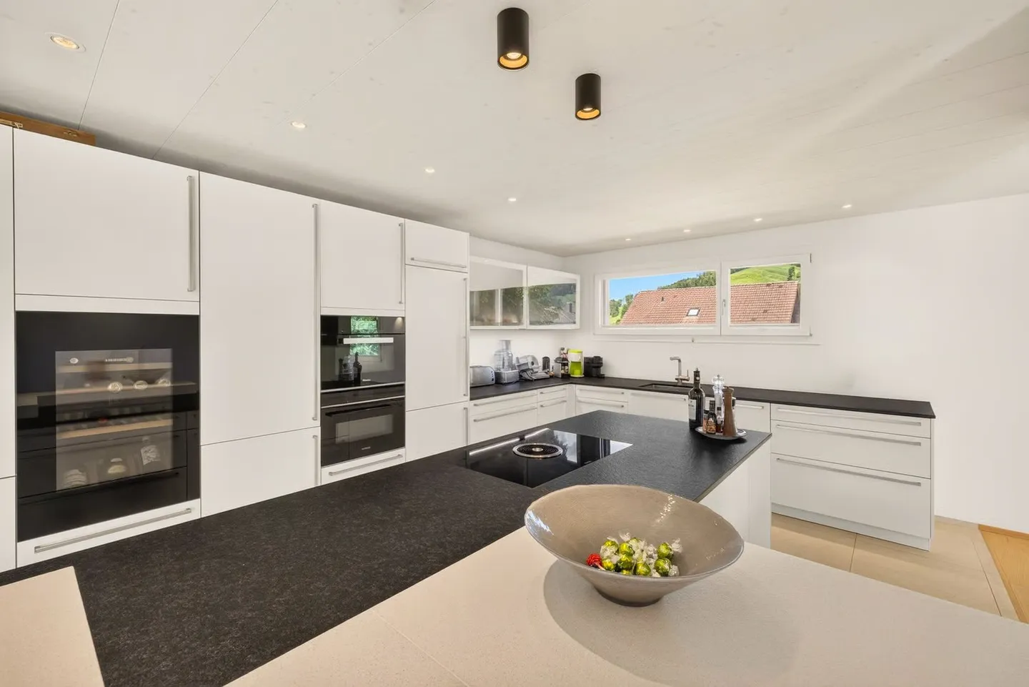 Dreamlike 6.5-room single-family house with a separate apartment in a privileged riverside location - Photo 6 of 17