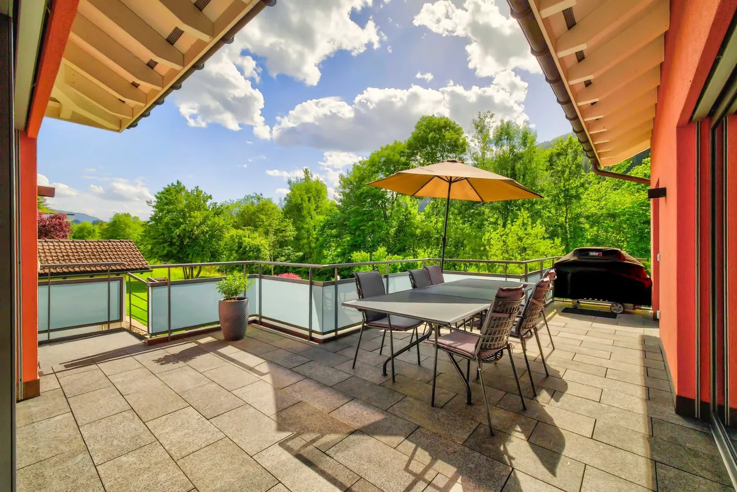 Dreamlike 6.5-room single-family house with a separate apartment in a privileged riverside location - Photo 7 of 17