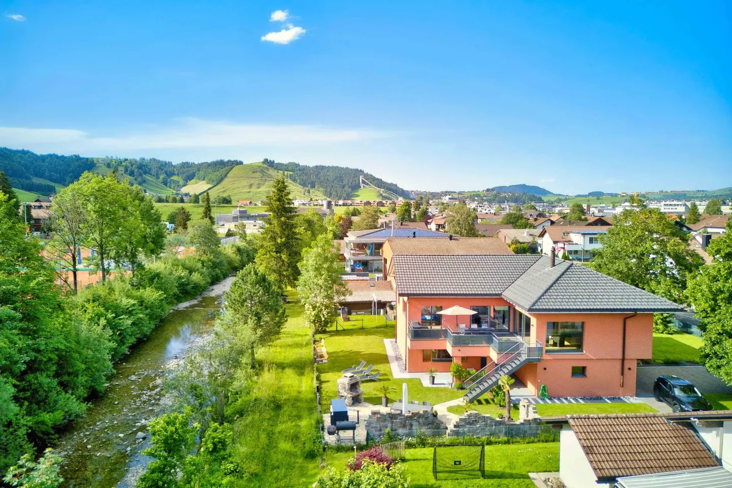 Dreamlike 6.5-room single-family house with a separate apartment in a privileged riverside location - Photo 8 of 17