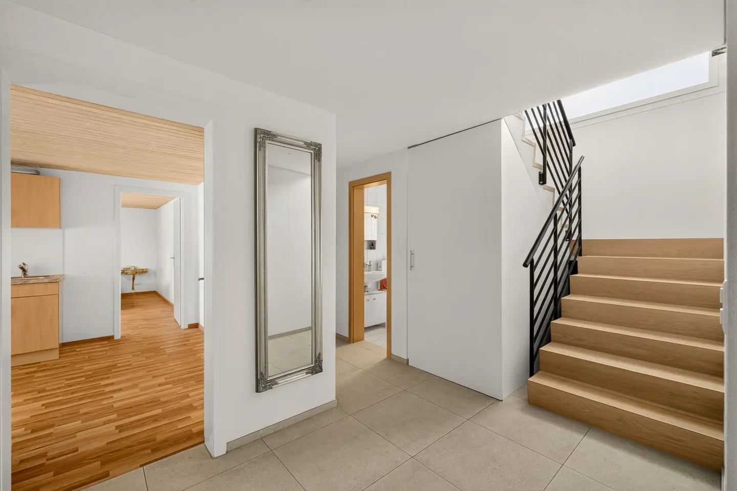 Dreamlike 6.5-room single-family house with a separate apartment in a privileged riverside location - Photo 2 of 17