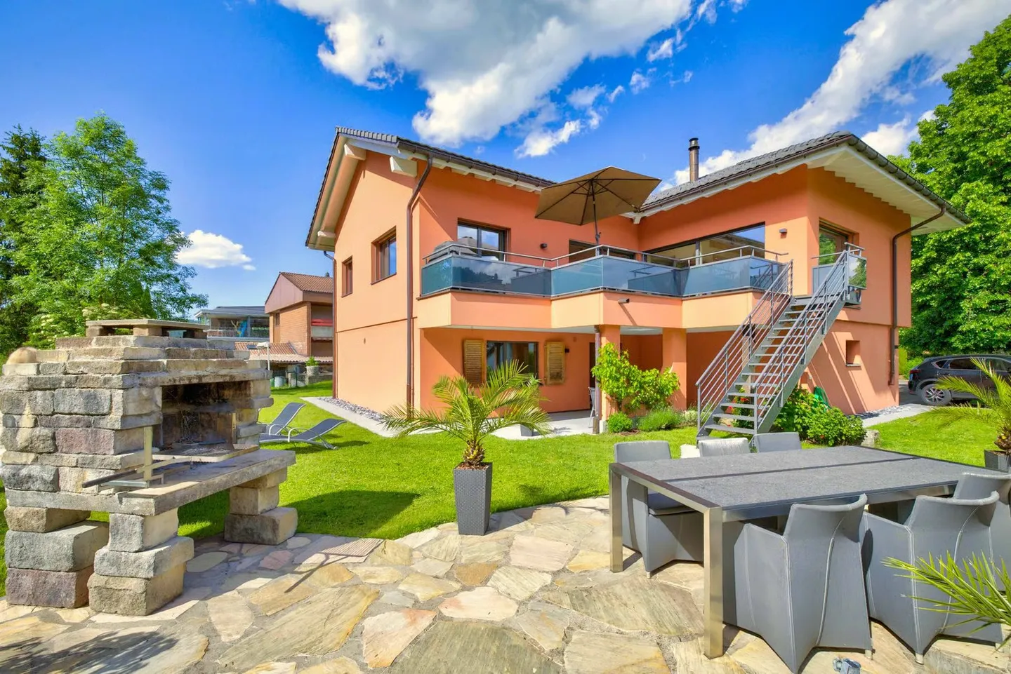 Dreamlike 6.5-room single-family house with a separate apartment in a privileged riverside location - Photo 9 of 17