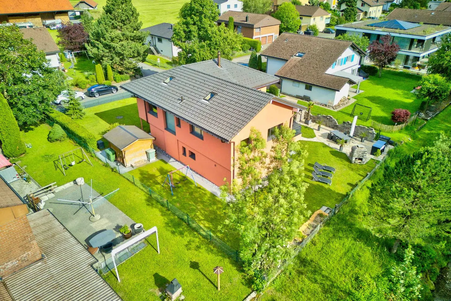 Dreamlike 6.5-room single-family house with a separate apartment in a privileged riverside location - Photo 15 of 17