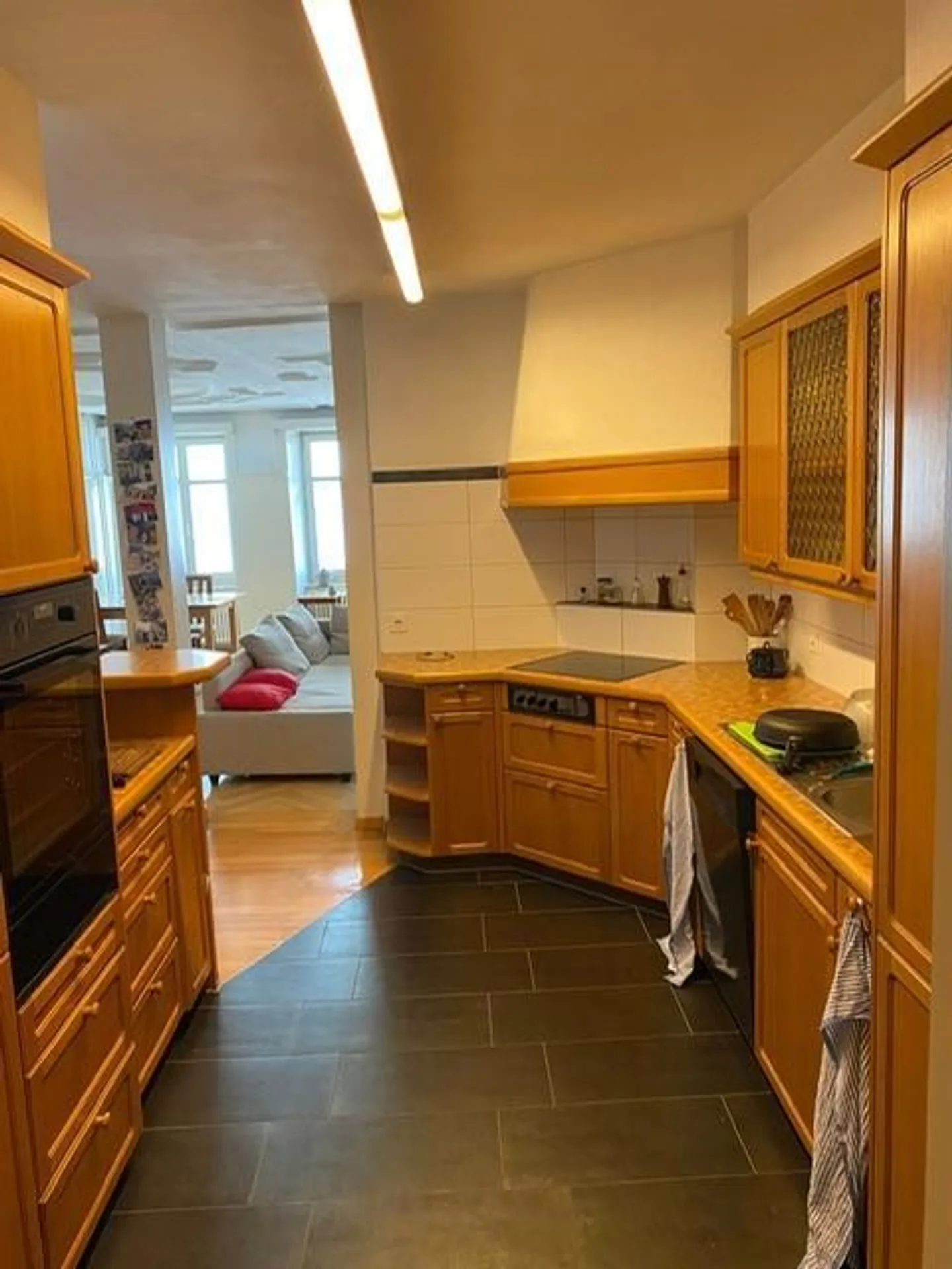 Charmant appartement de 2.5 pièces dans la vieille ville de Schaffhouse - Photo 2 sur 8