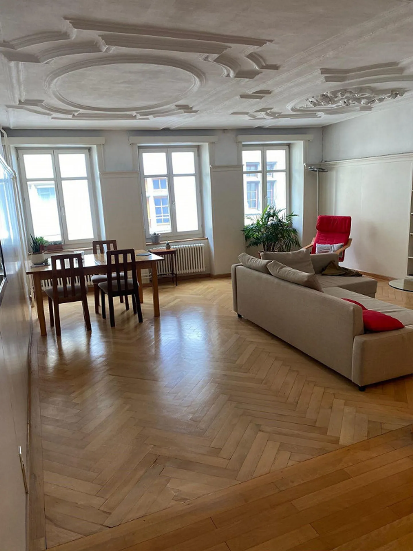 Charmant appartement de 2.5 pièces dans la vieille ville de Schaffhouse - Photo 4 sur 8