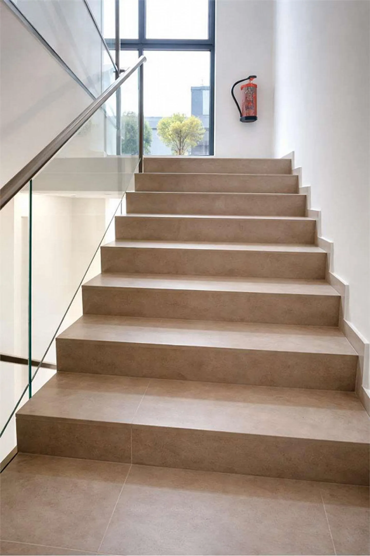 Bright 4.5-Room Apartment - Photo 3 of 13