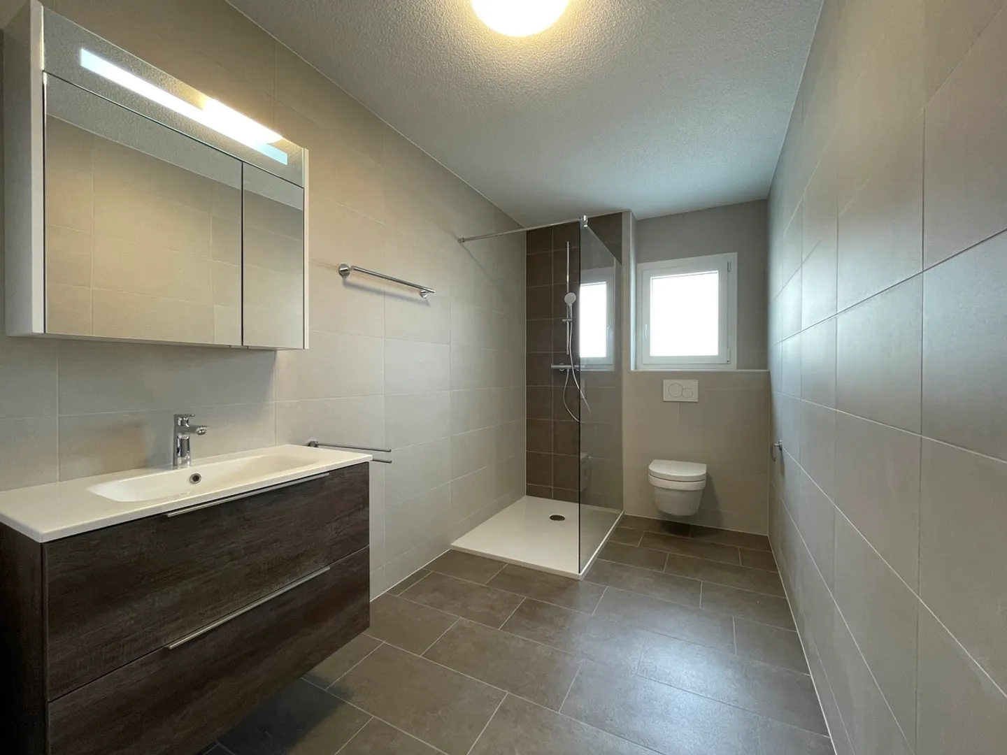 Magnificent 2.5 room apartment on the 1st floor with sunny balcony - Photo 3 of 8