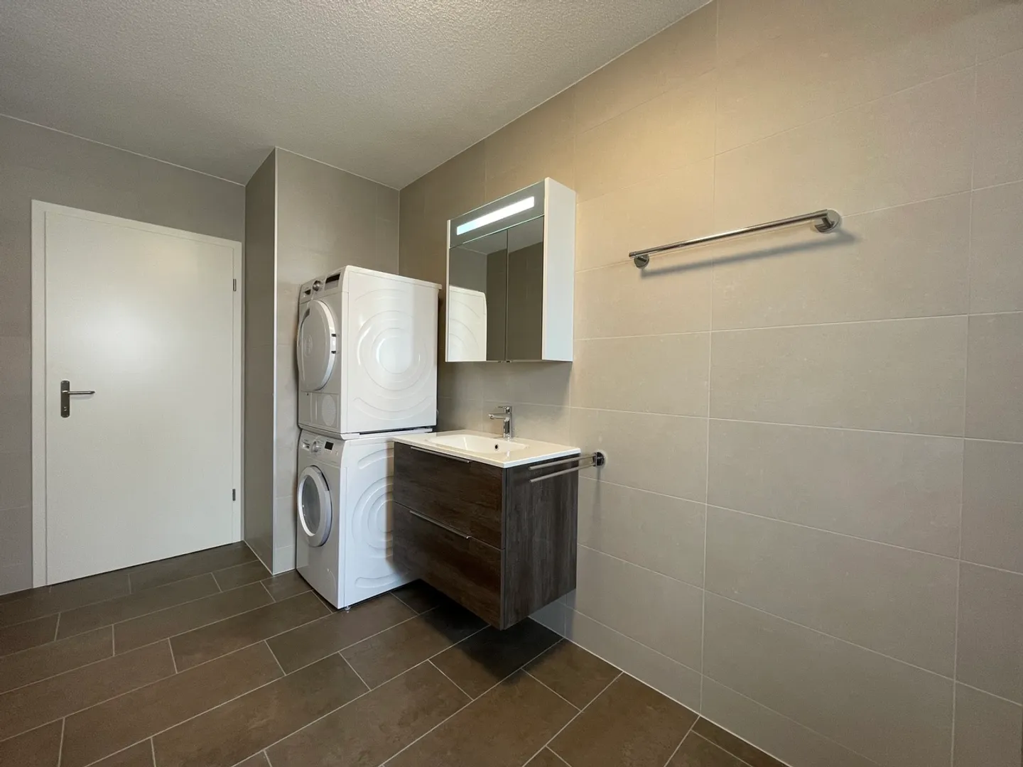 Magnificent 2.5 room apartment on the 1st floor with sunny balcony - Photo 4 of 8