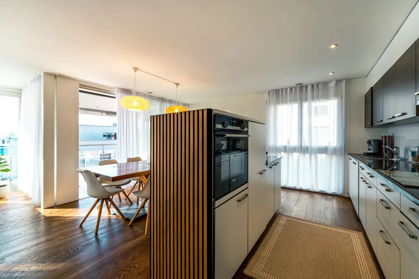 Spacious and Bright Family Apartment with a View - Photo 7 of 19