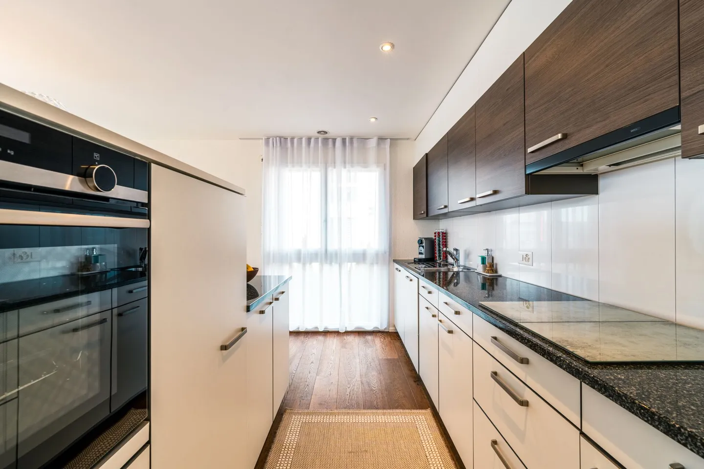 Spacious and Bright Family Apartment with a View - Photo 9 of 19