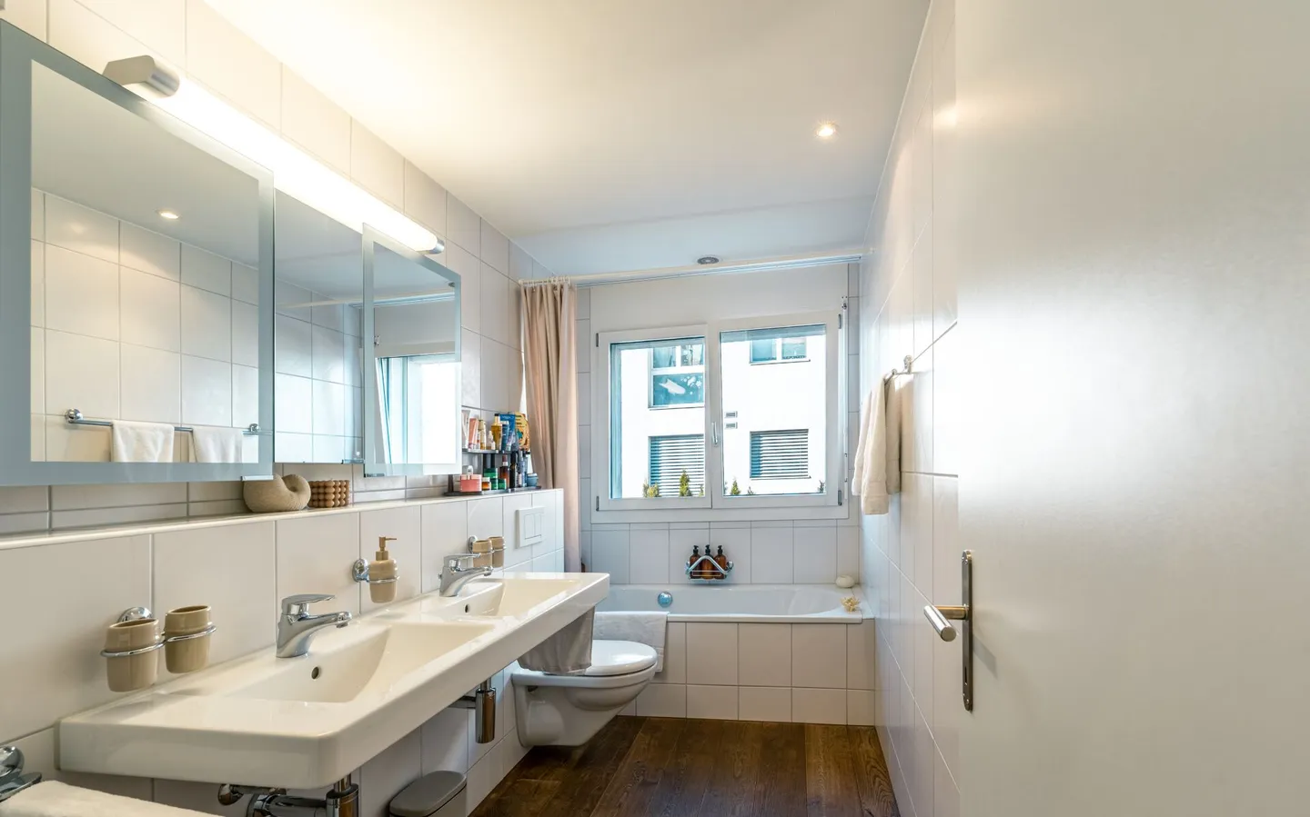 Spacious and Bright Family Apartment with a View - Photo 12 of 19