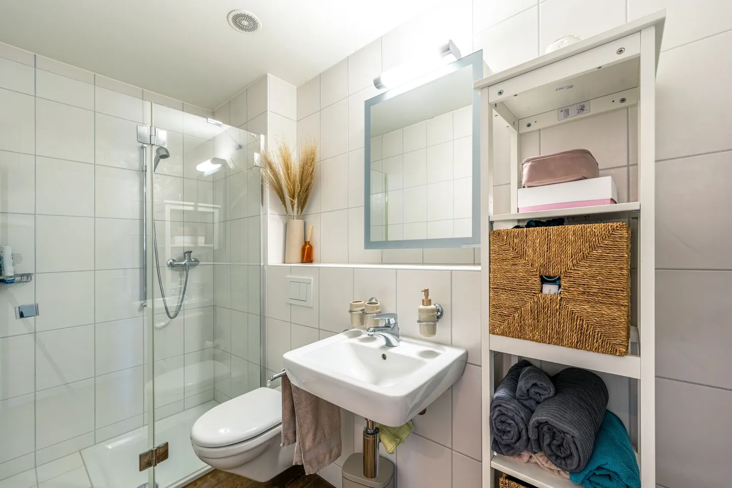 Spacious and Bright Family Apartment with a View - Photo 14 of 19