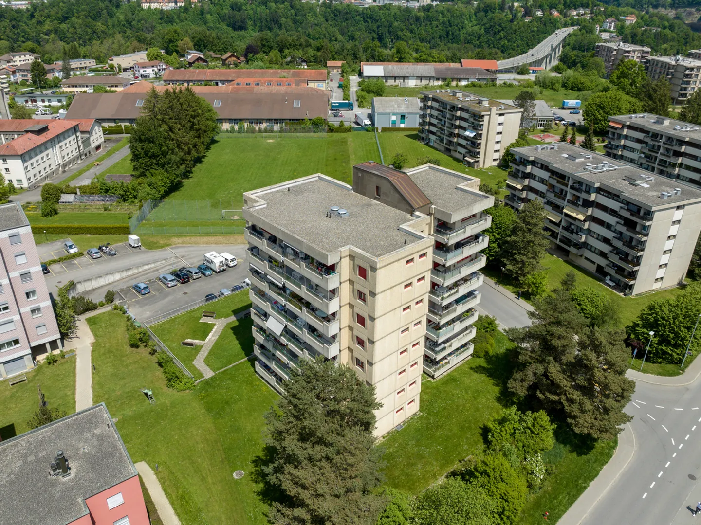 4.5 ROOM APARTMENT - Photo 2 of 2