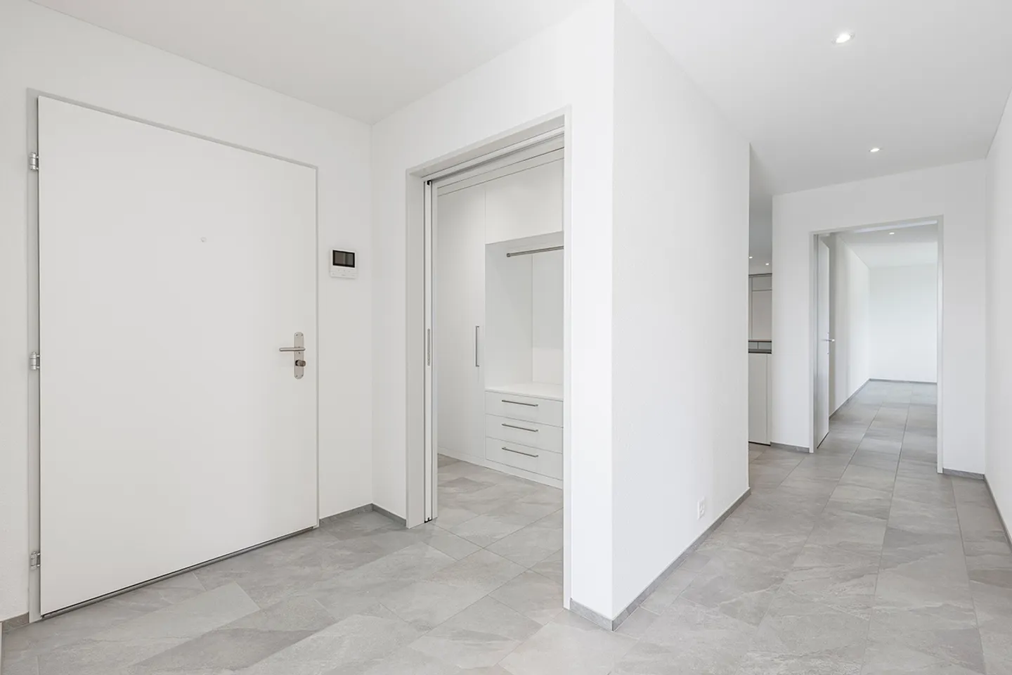 Vivere spazioso con un giardino privato da godere - Foto 2 di 9