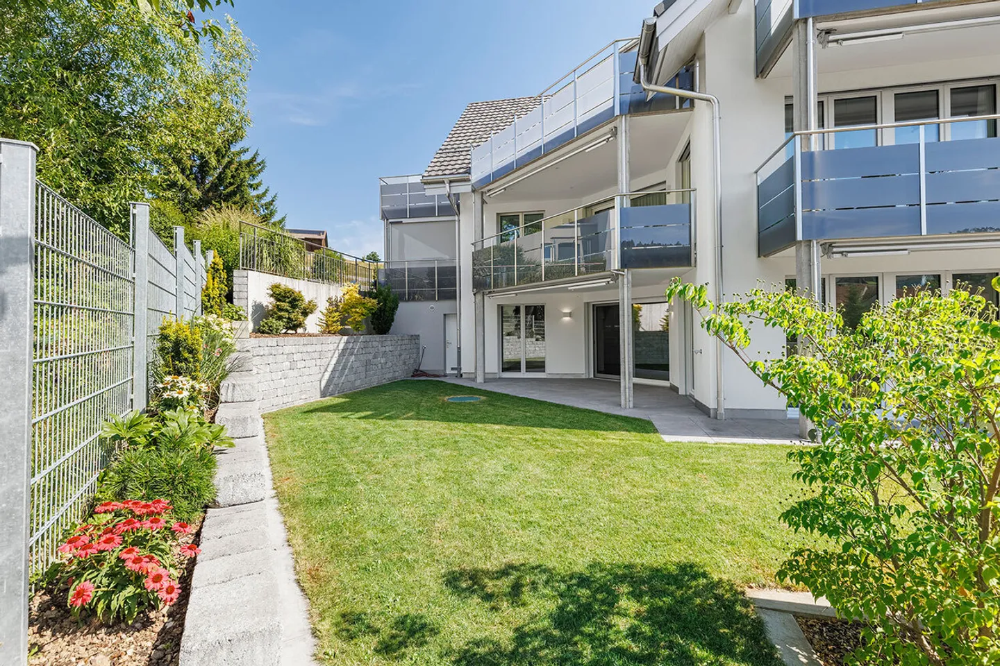 Vivere spazioso con un giardino privato da godere - Foto 1 di 9