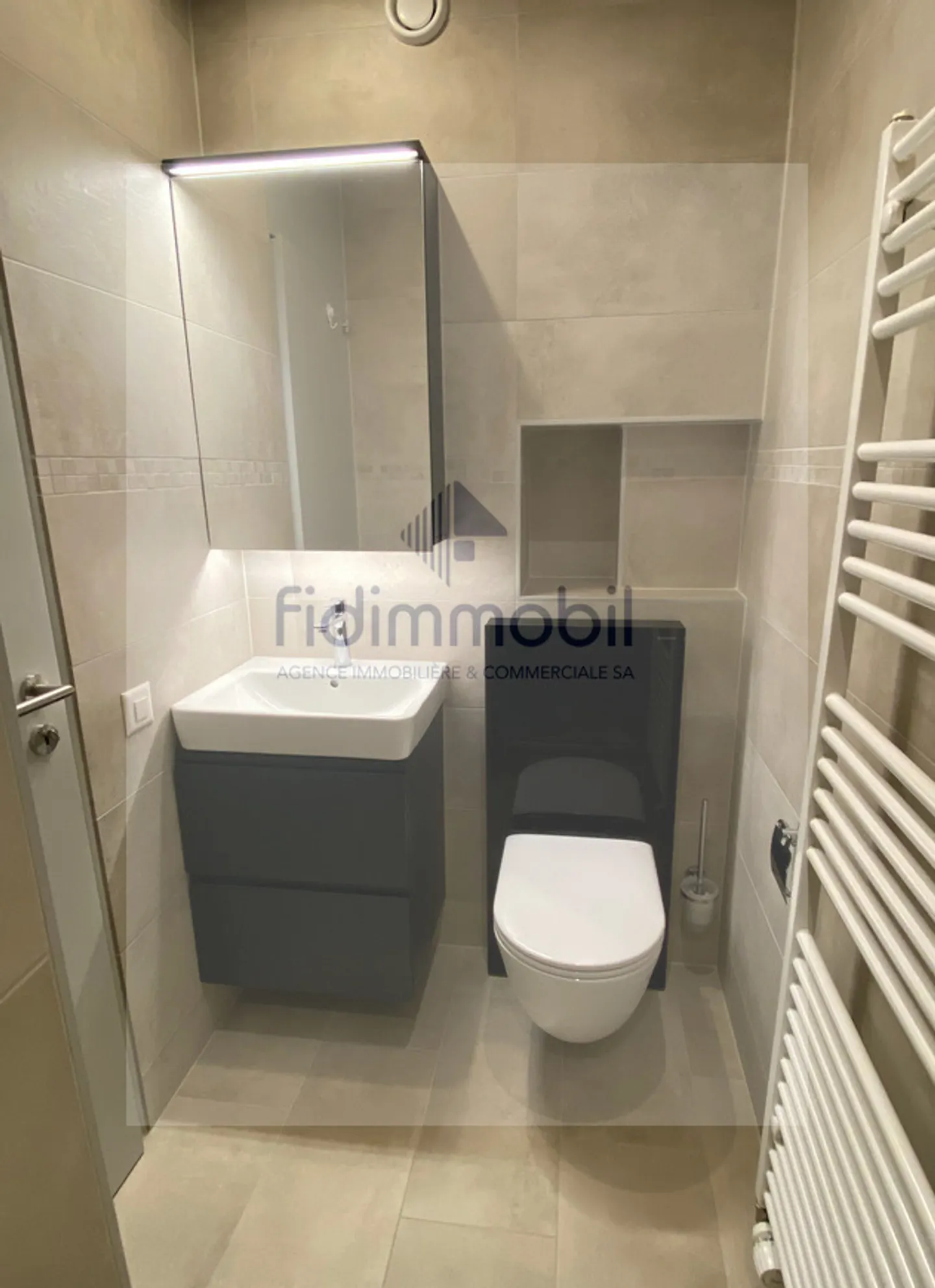 APPARTAMENTO COMPLETAMENTE RISTRUTTURATO CON VISTA IMPAREGGIABILE SUL LAGO - Foto 10 di 10