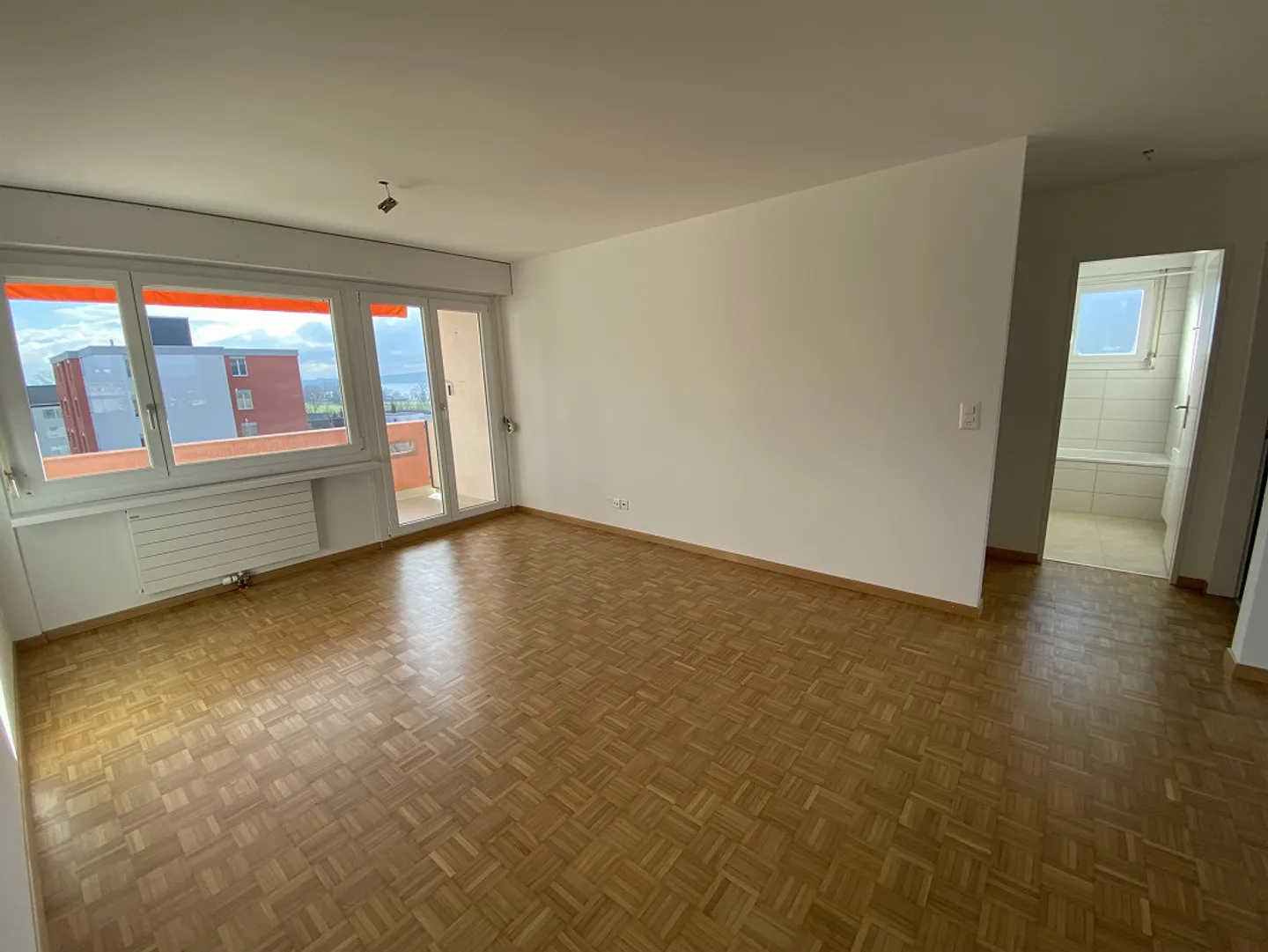 Appartamento 4.5 locali 5° piano con vista lago - Foto 2 di 12