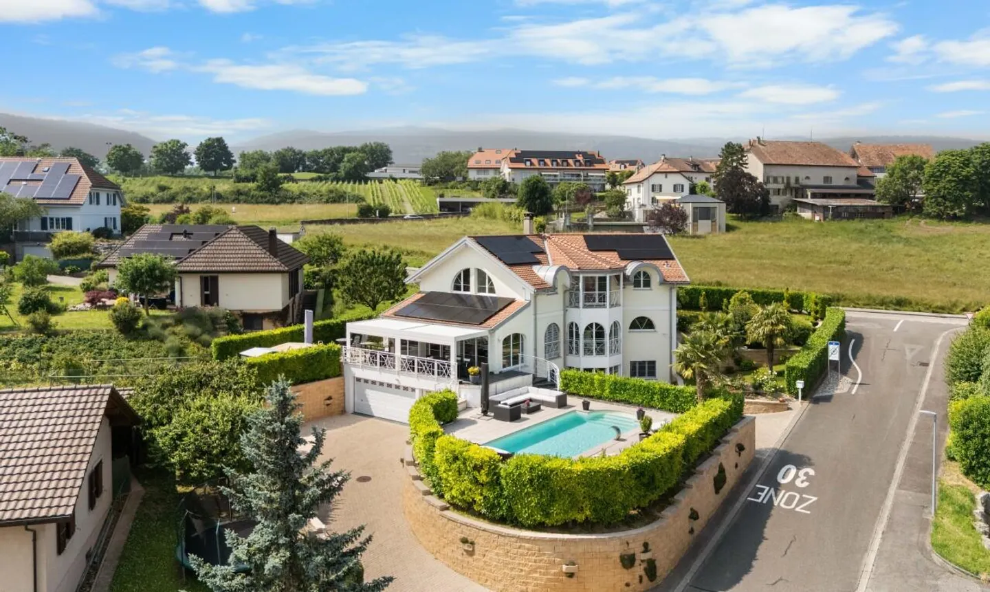 Maison de Luxe avec Piscine Chauffée - Photo 3 sur 13