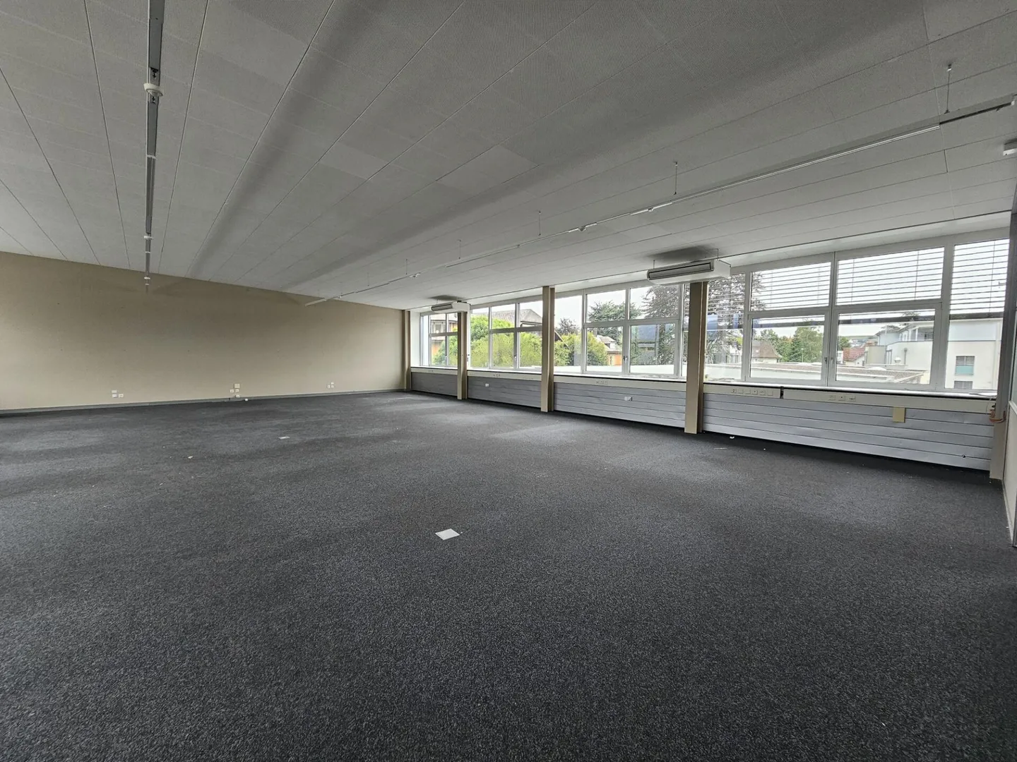 Spazio commerciale versatile in una posizione centrale - Foto 2 di 4