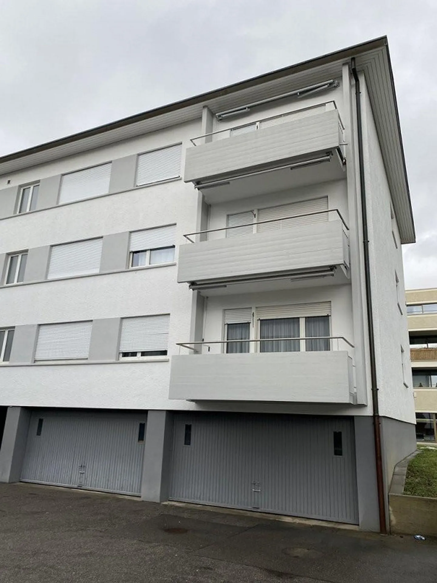 Sicherer Parkplatz Verfügbar - Foto 1 von 1