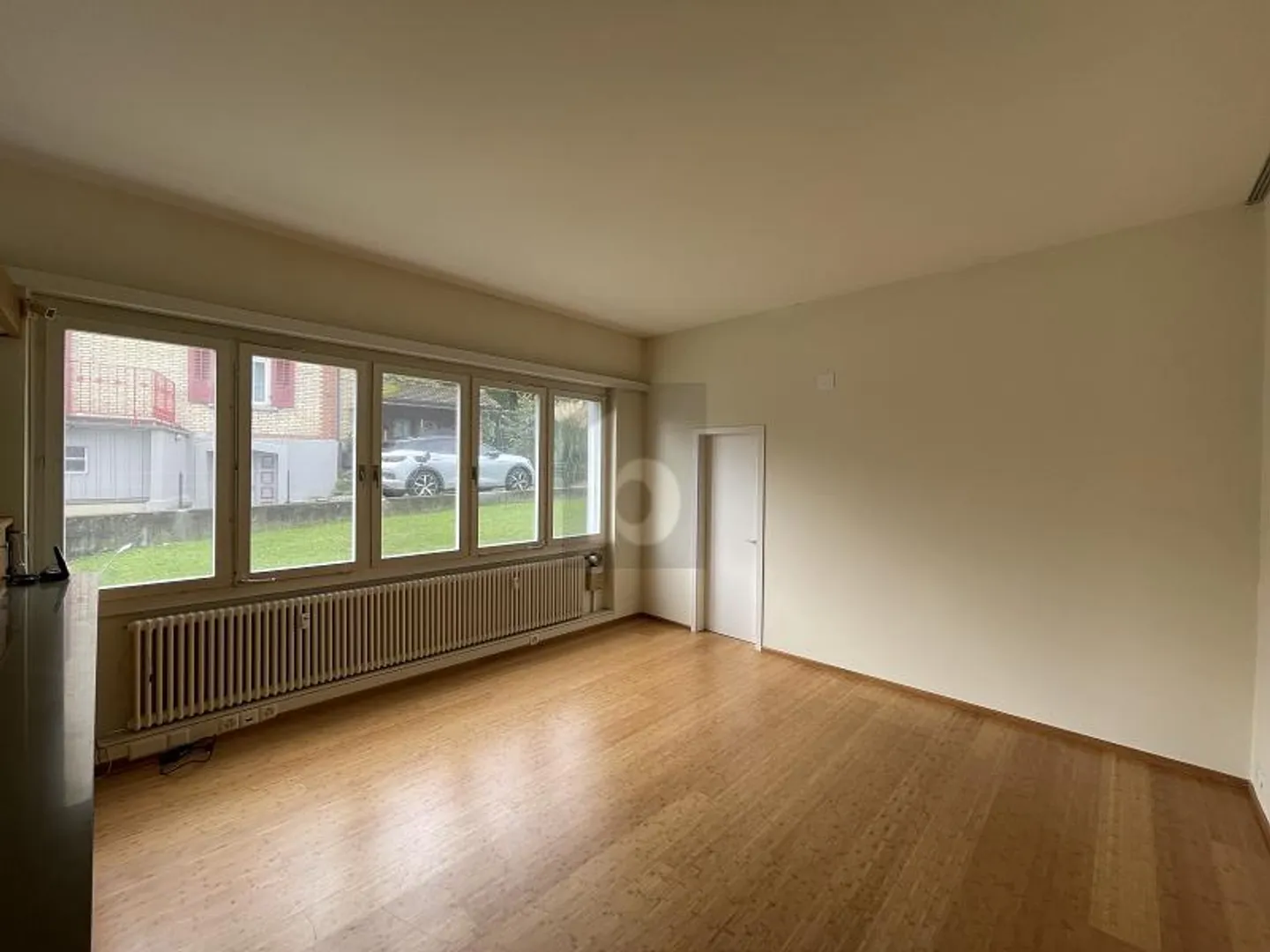 GERÄUMIG UND IDEAL FÜR IHRE GESCHÄFTE - Foto 3 von 6